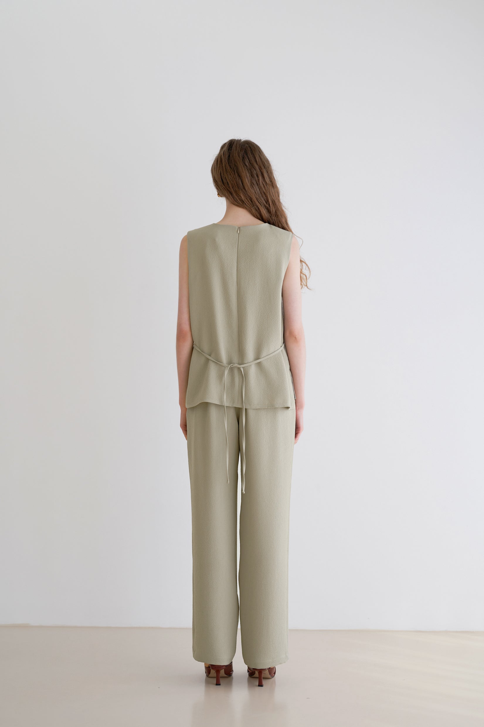 PLEATS BANDING PANTS_KAKI