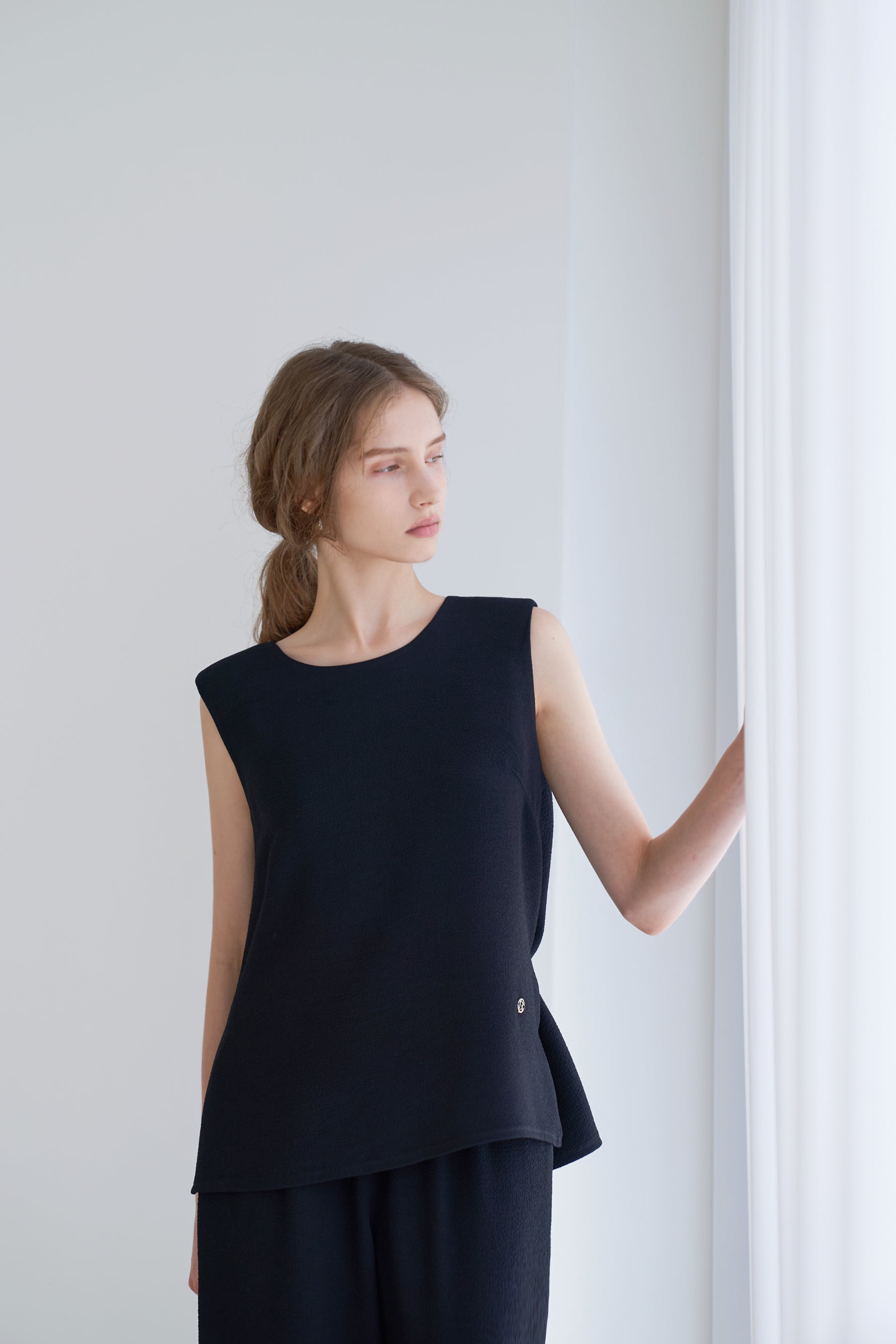 PLEATS SLEEVELESS TOP_BLACK