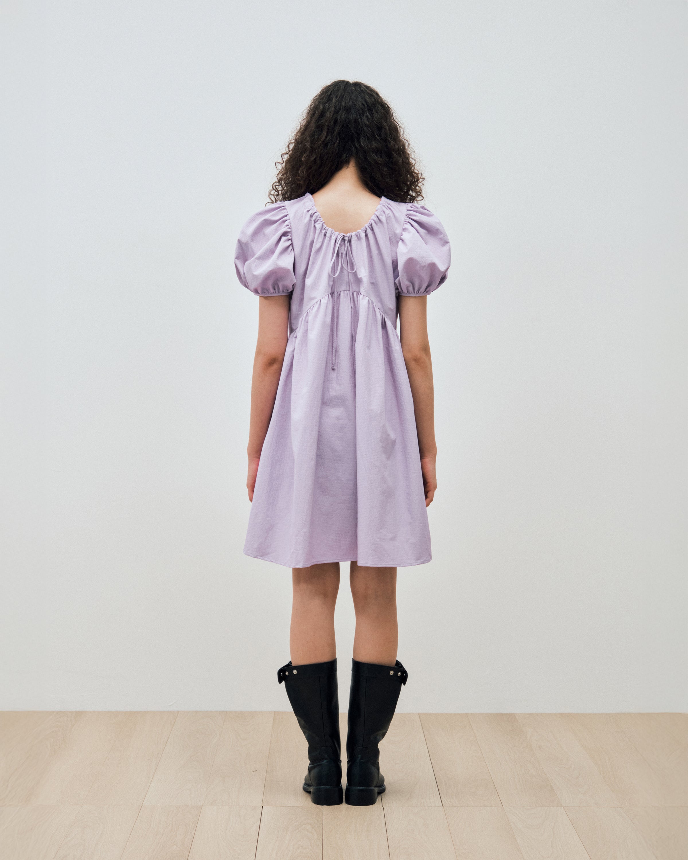 ROBE À MANCHES BOUFFANTES ET FRONCES ARQUÉES_VIOLET