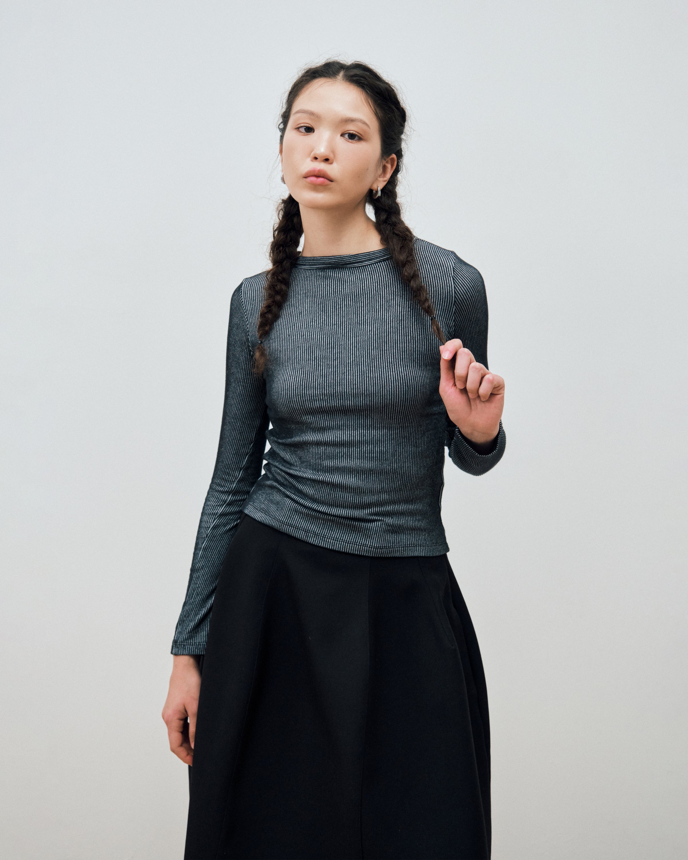 TWO-TONE RIBBED LONG SLEEVES TEE_BLACK