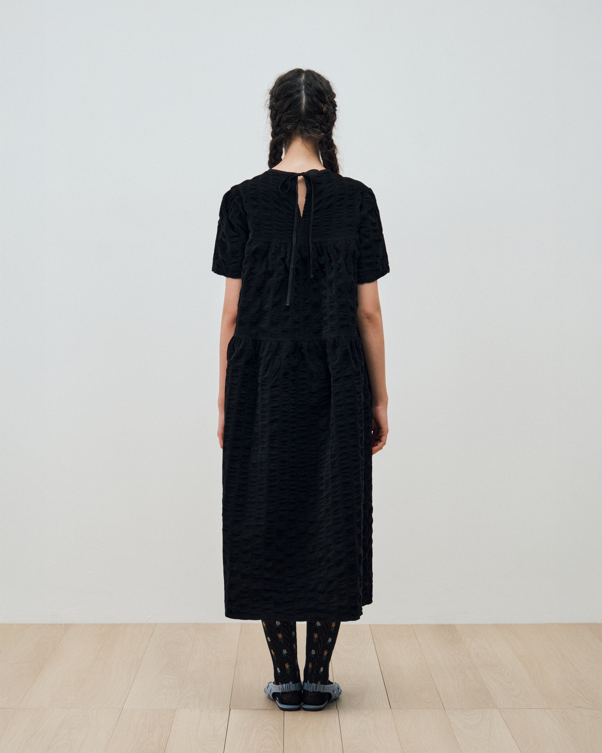ROBE LONGUE MANCHES COURTES EN VELOURS CÔTELÉ_NOIR