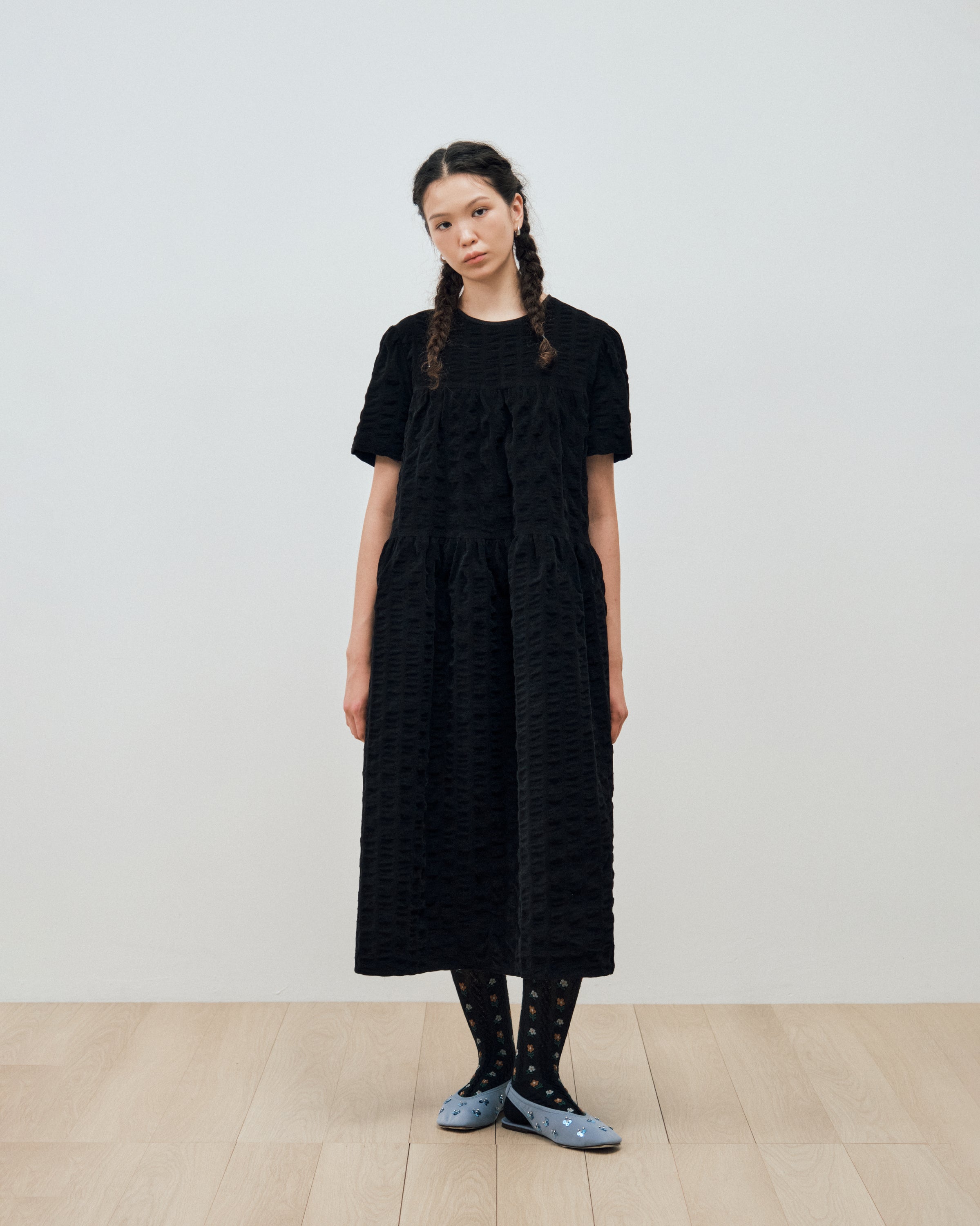 ROBE LONGUE MANCHES COURTES EN VELOURS CÔTELÉ_NOIR