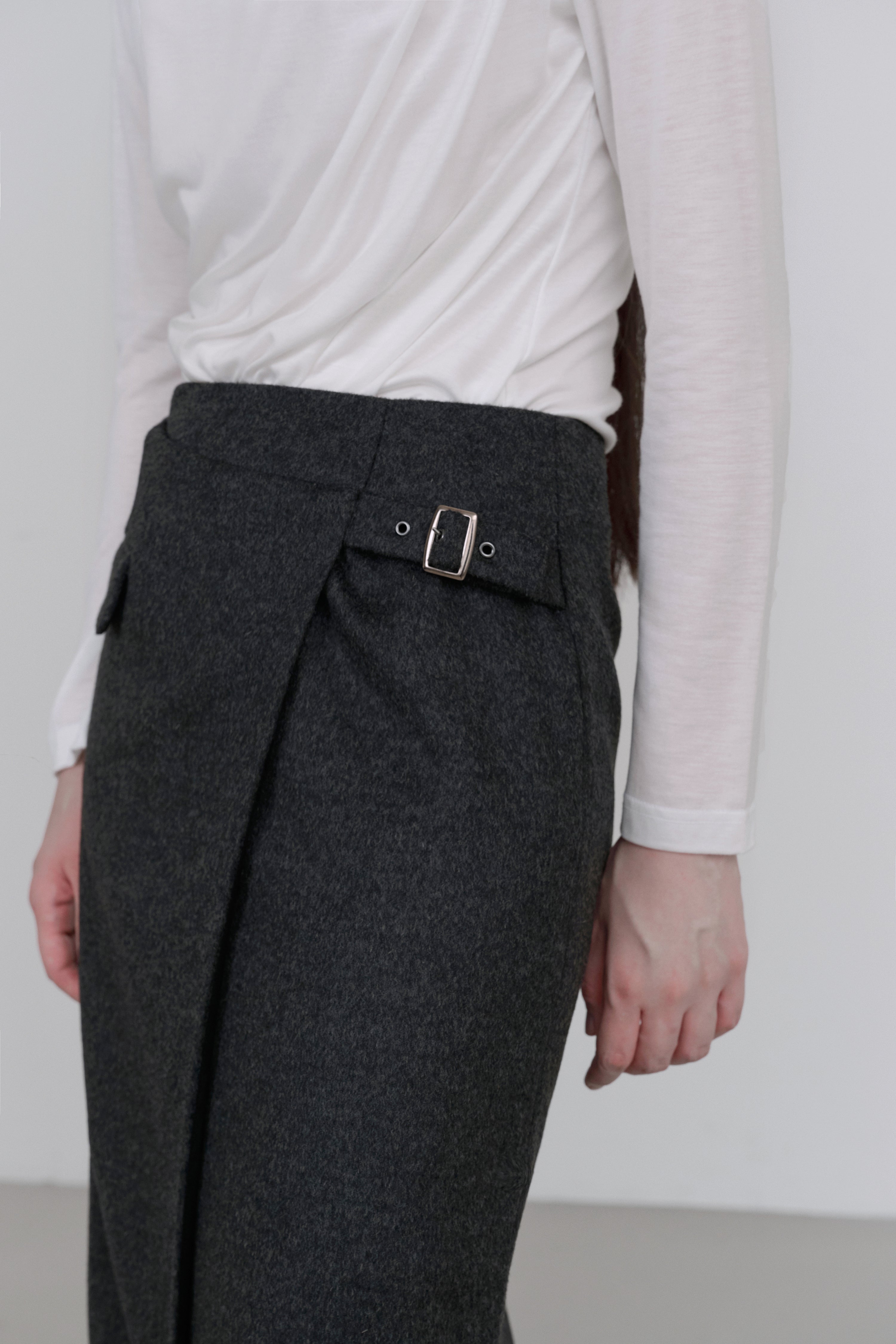 UNBAL BELT WOOL SKIRT_CHARCOAL