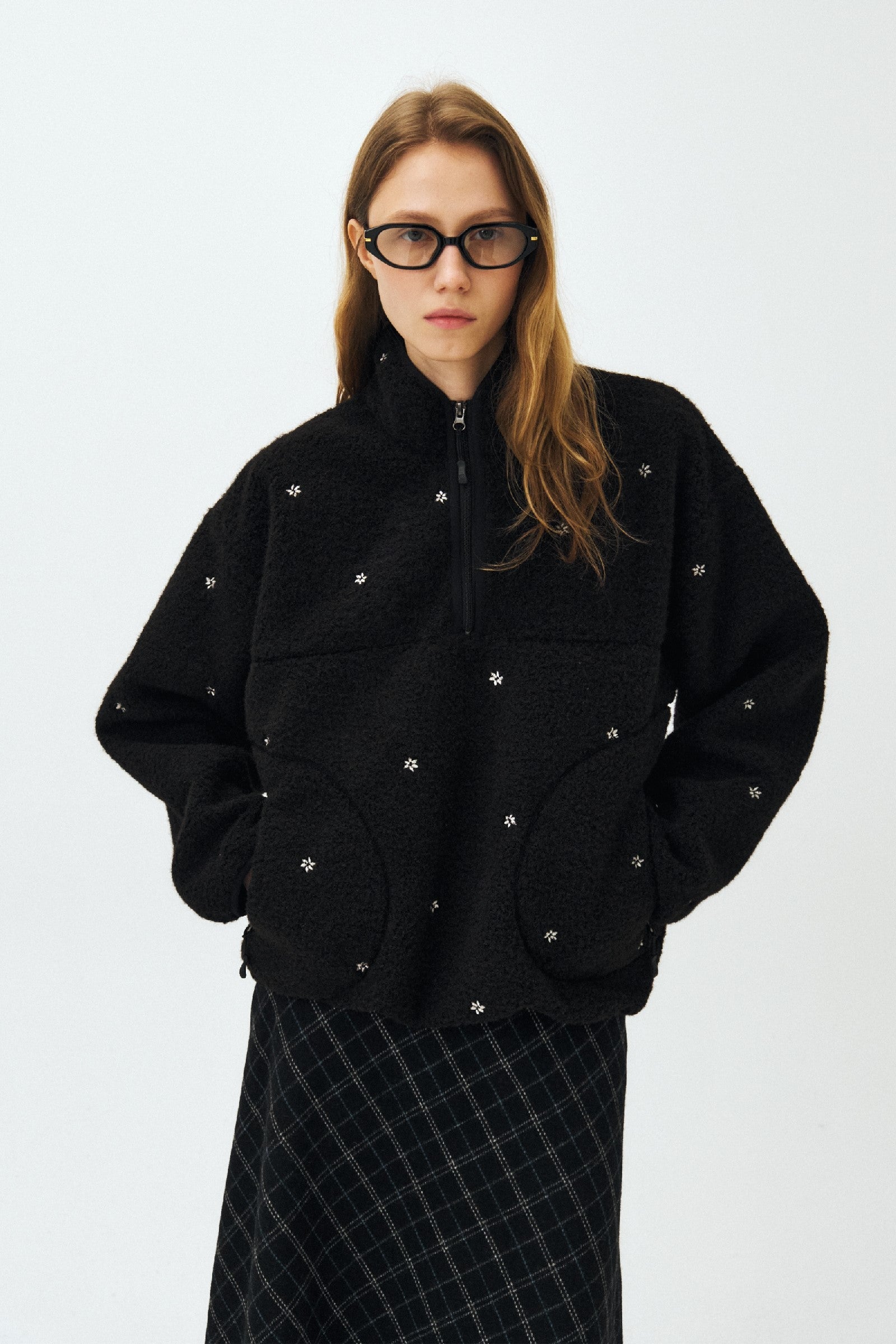 FLORAL EMBROIDERED HALF ZIP-UP FLEECE JACKET_BLACK