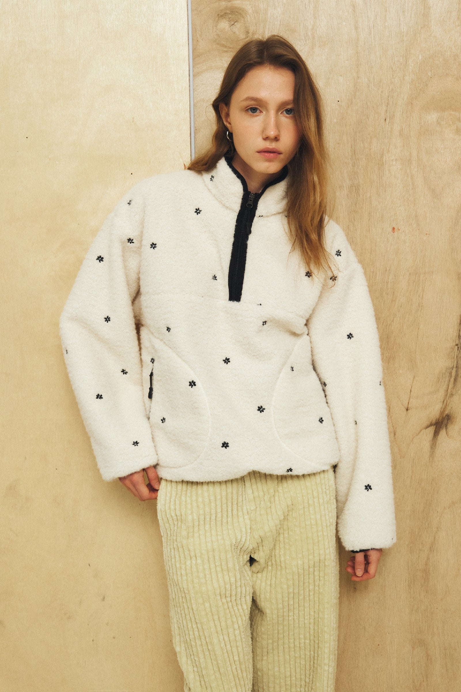 FLORAL EMBROIDERED HALF ZIP-UP FLEECE JACKET_IVORY