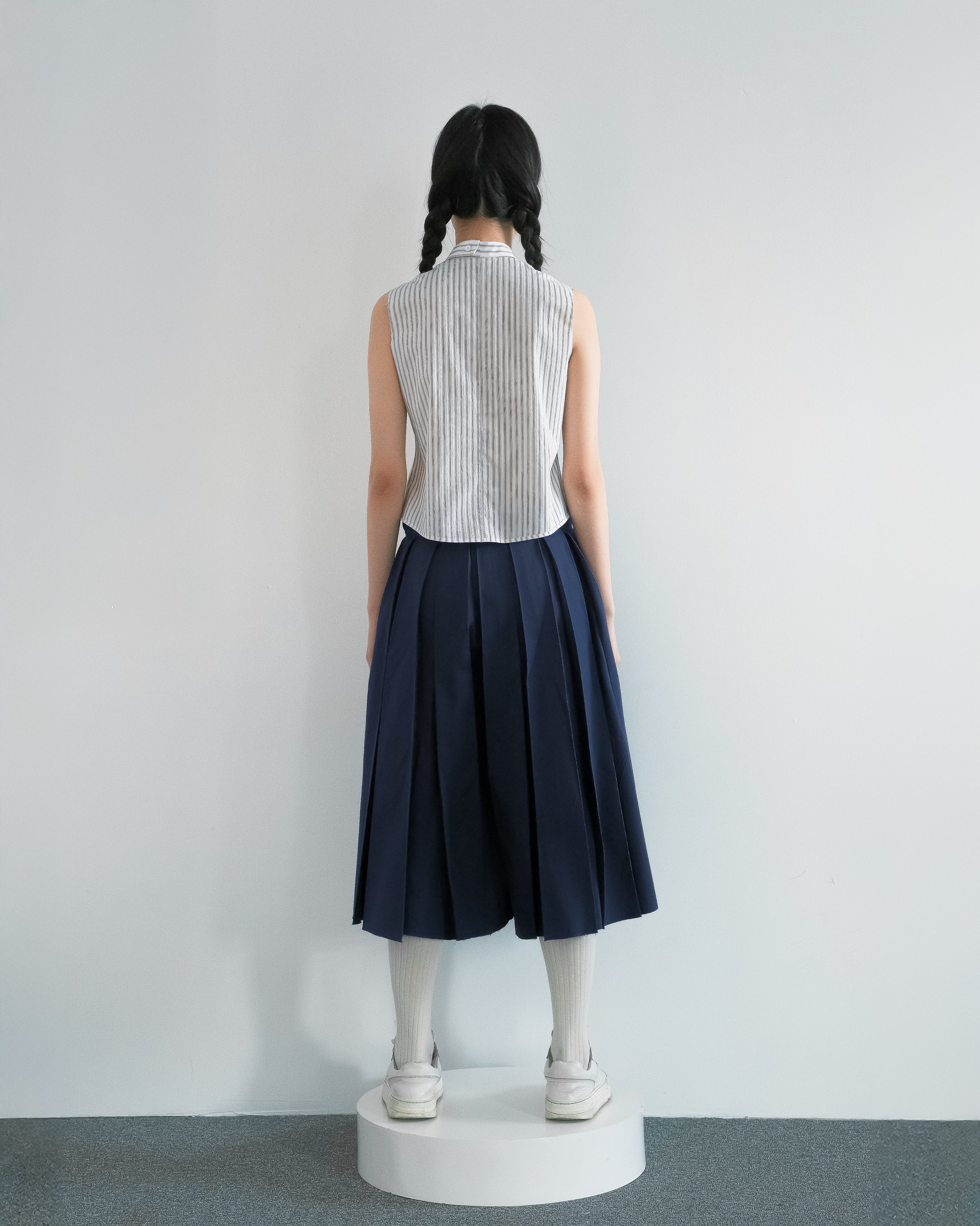 PANTALON À LARGE PLIS_BLEU MARINE