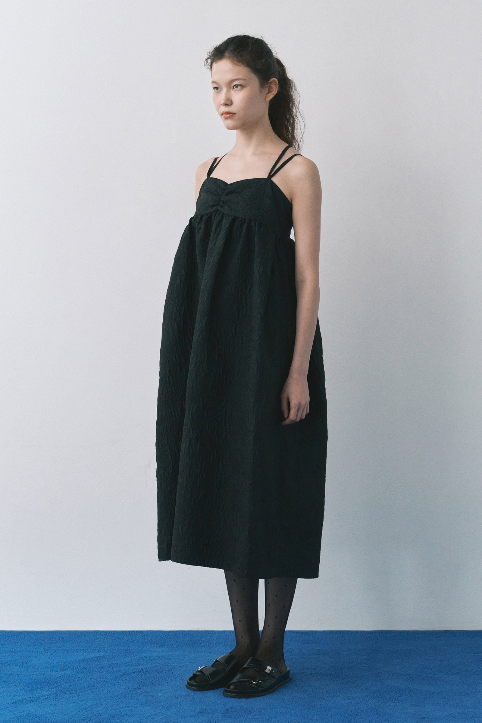 FLUFF SHIRRED JACQUARD DRESS_BLACK