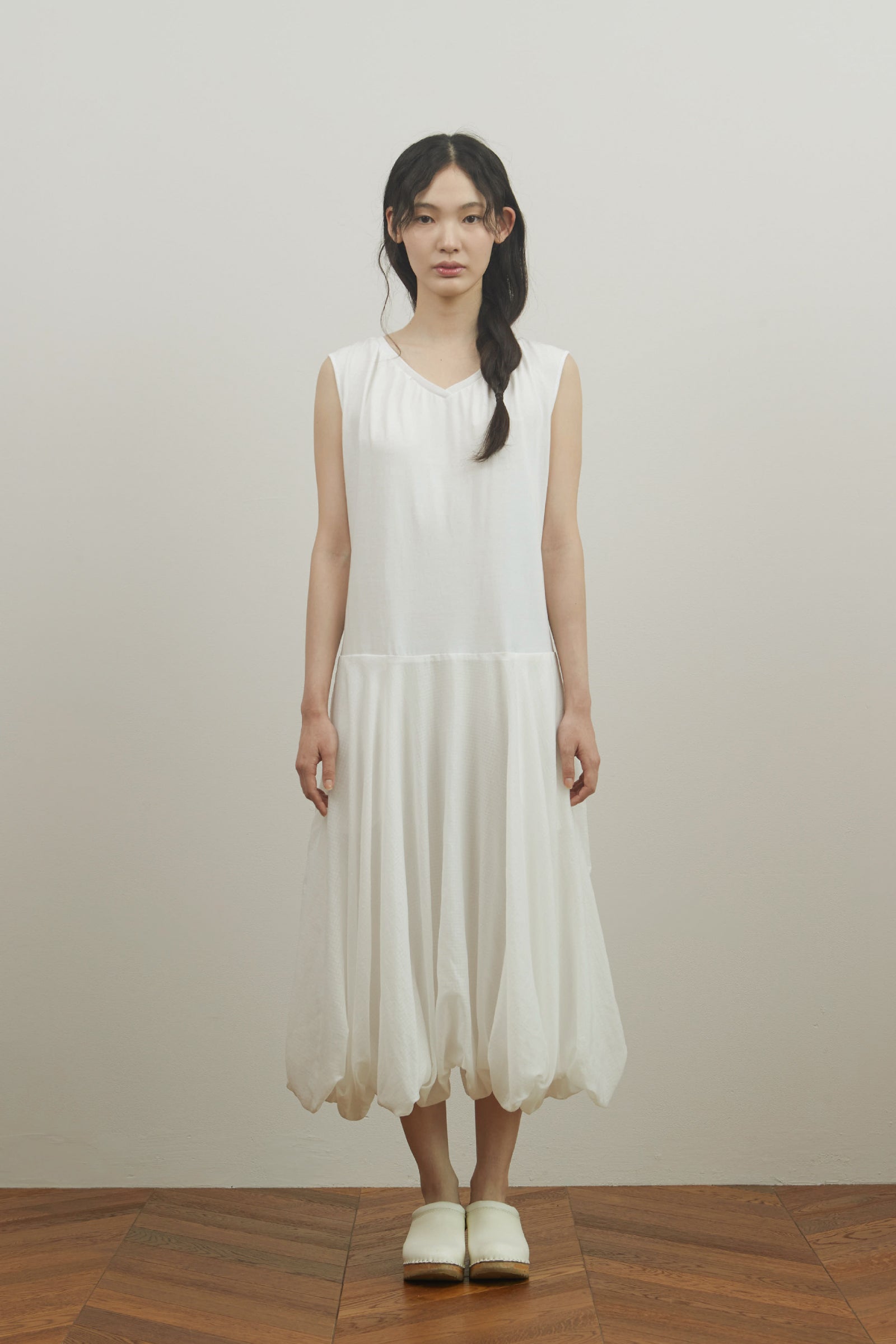 SHIRRED V-NECK VOLUME DRESS_WHITE