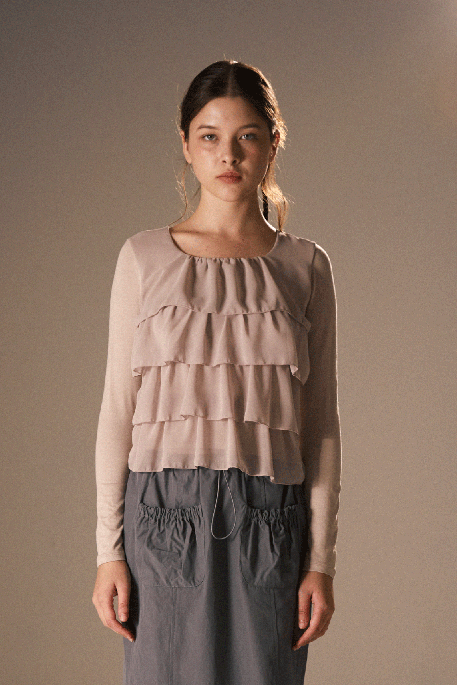 TIERED RUFFLE LONG SLEEVE TOP_BEIGE