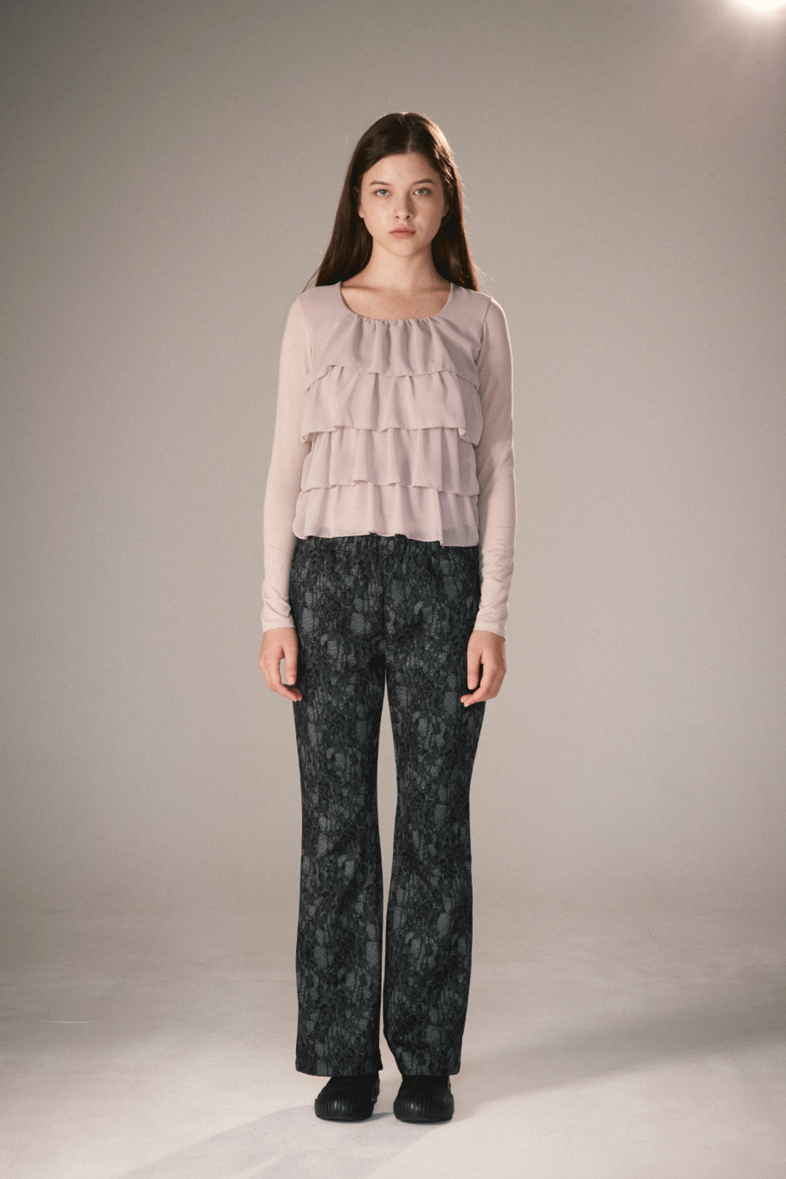 PANTALON BOOTCUT IMPRIMÉ EN DENTELLE_NOIR