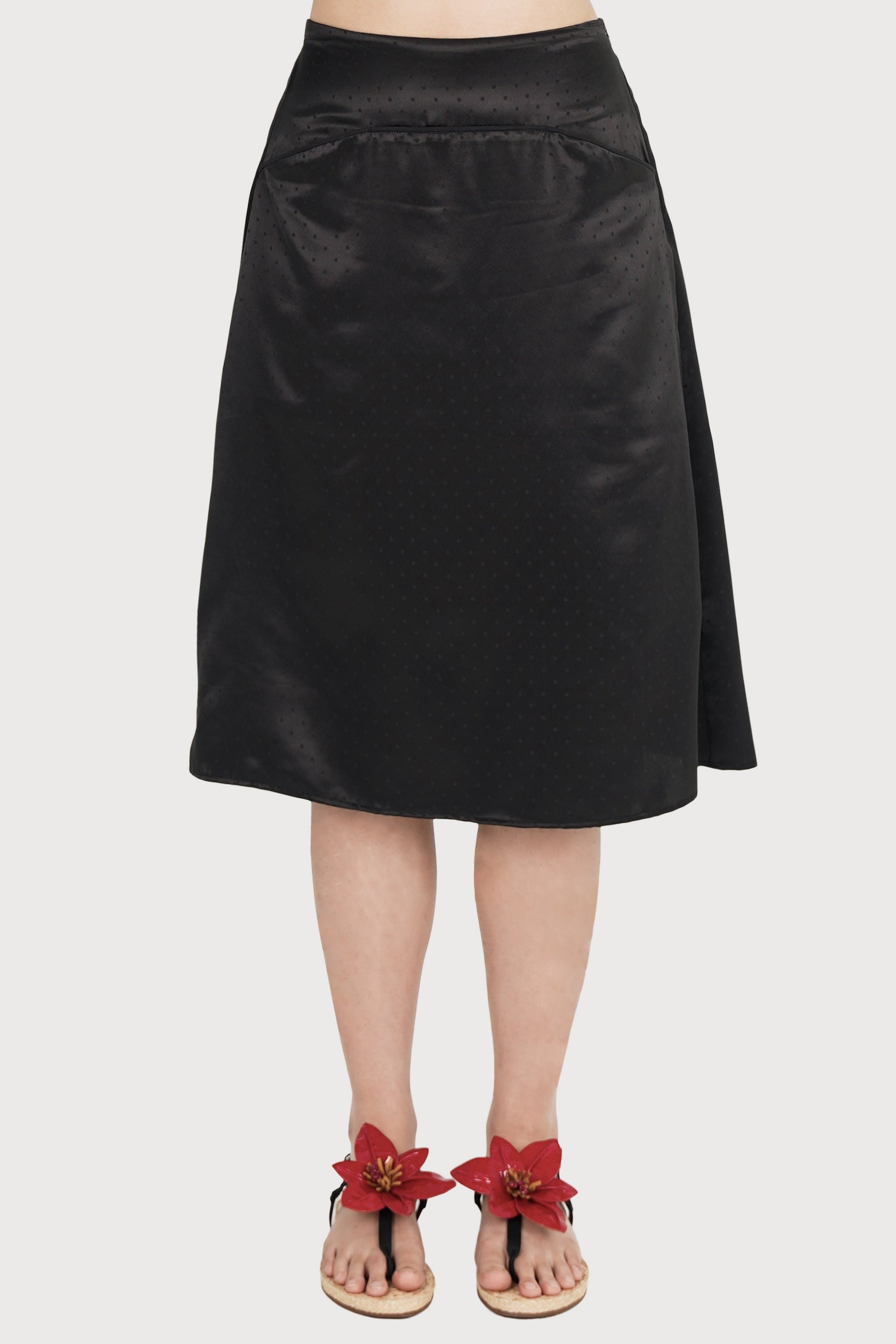 JUPE MIDI À POIS SATINÉE_NOIR