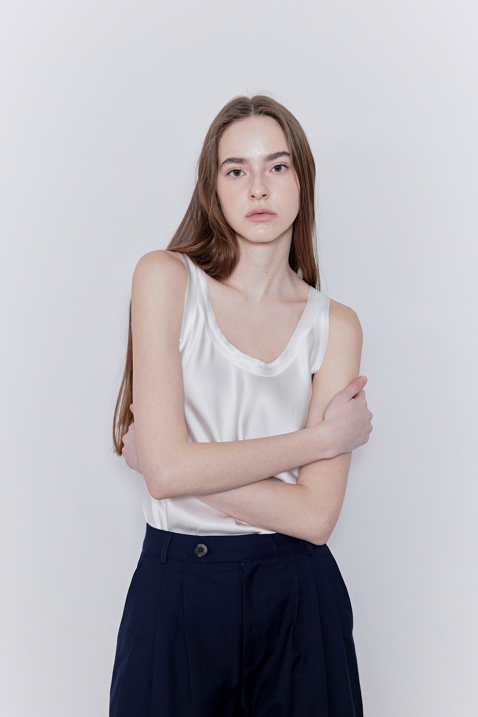 SATIN SLEEVELESS TOP_BLANC