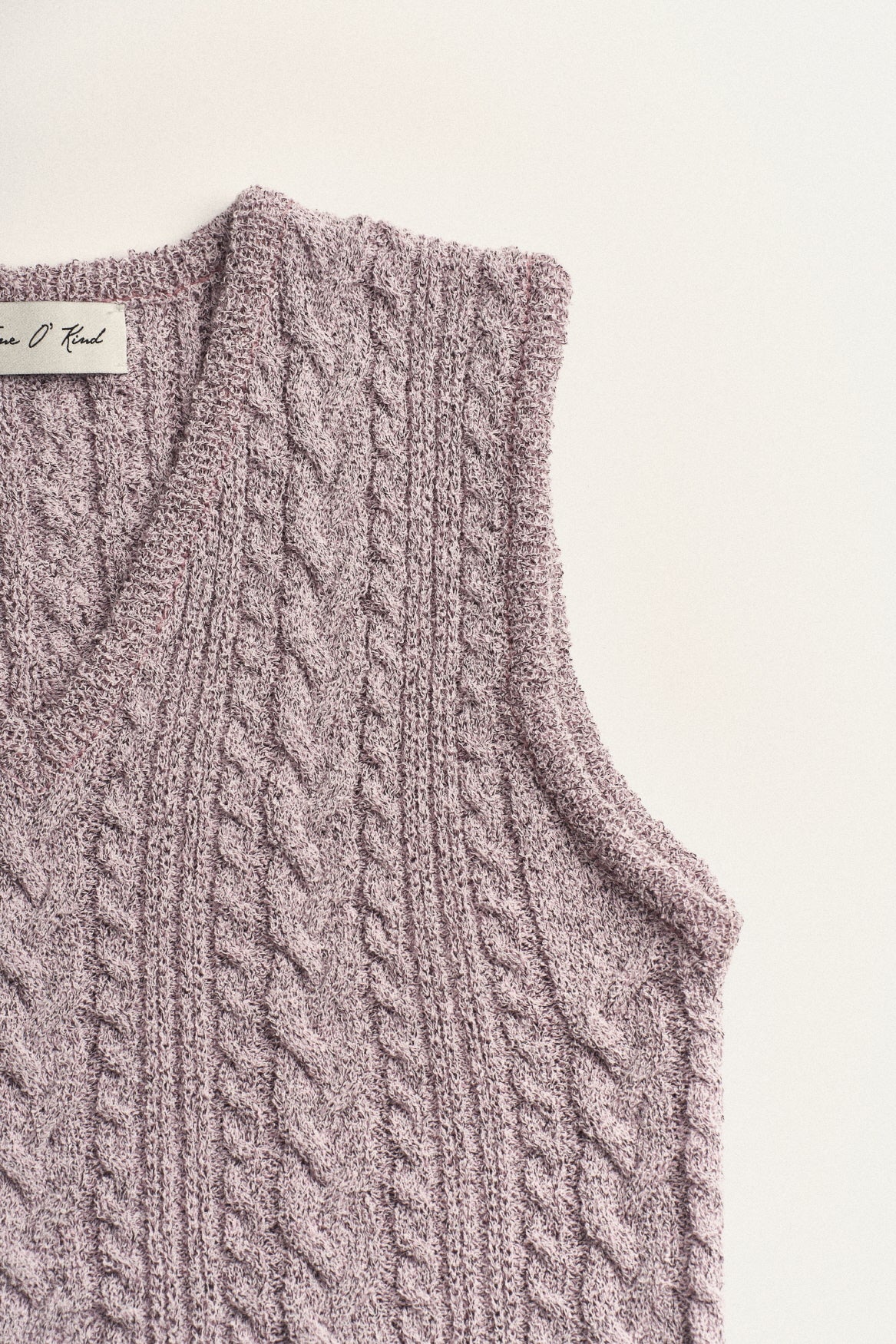 GILET SANS MANCHES EN MAILLE TORSADÉE_ROSE