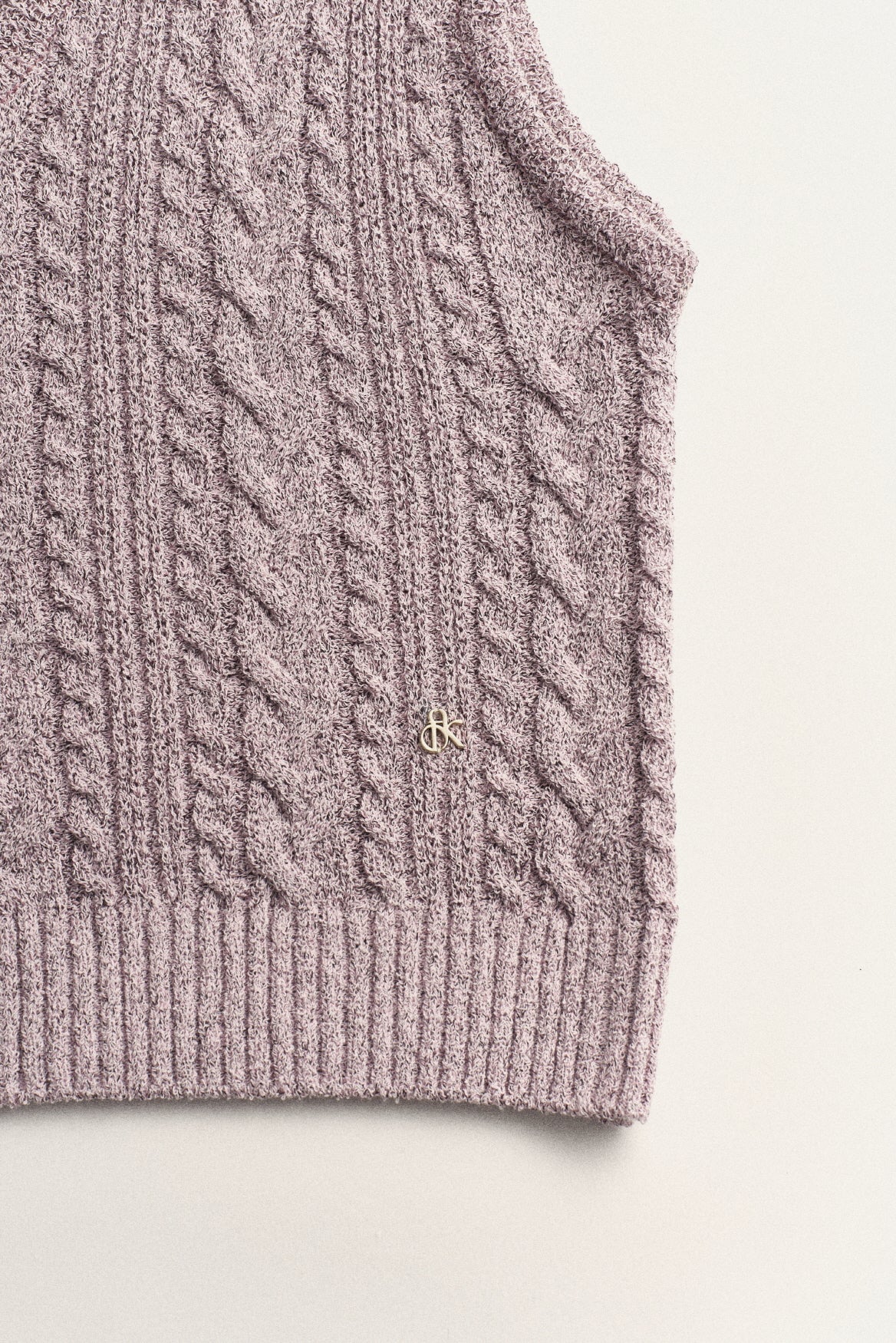 GILET SANS MANCHES EN MAILLE TORSADÉE_ROSE