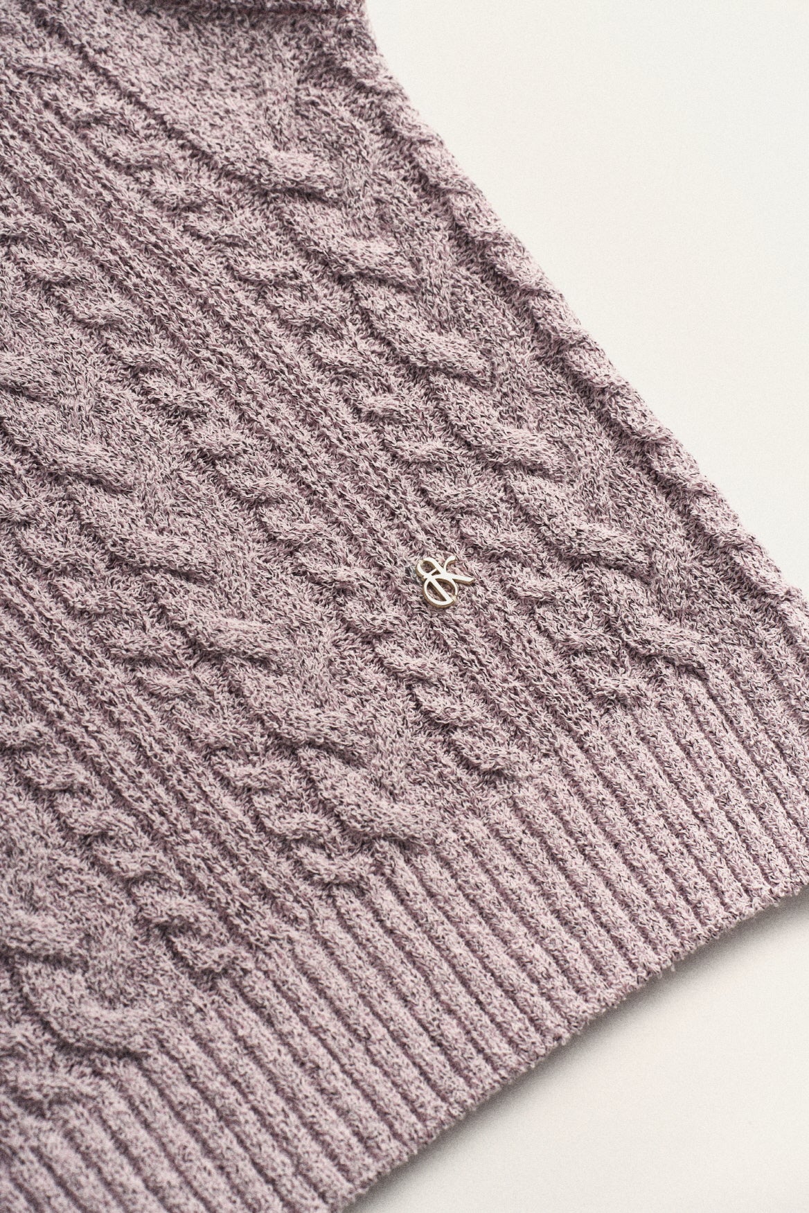 GILET SANS MANCHES EN MAILLE TORSADÉE_ROSE