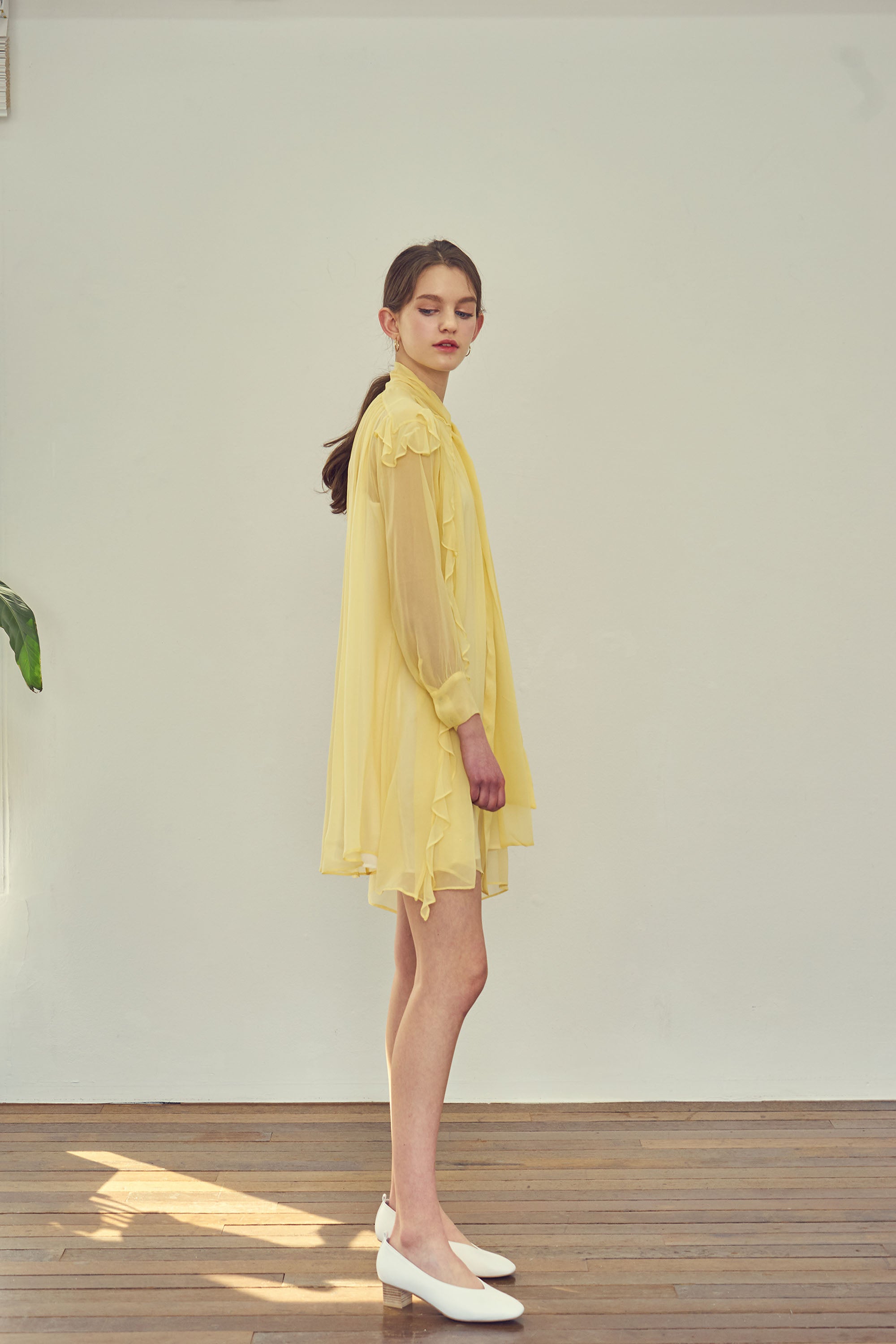 ROBE EN SOIE AVEC RUBAN_JAUNE
