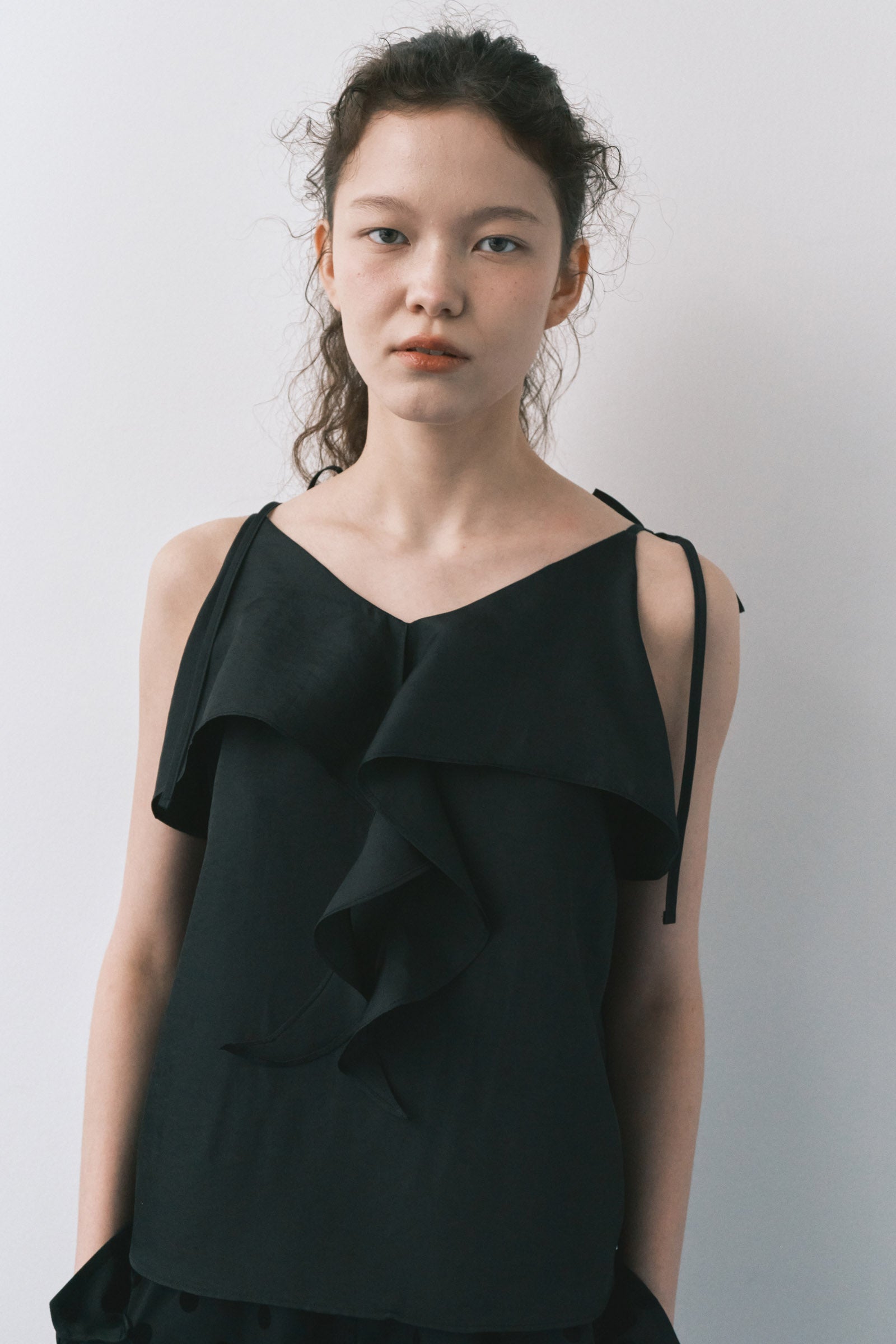 RUFFLE CAMISOLE BLOUSE_BLACK