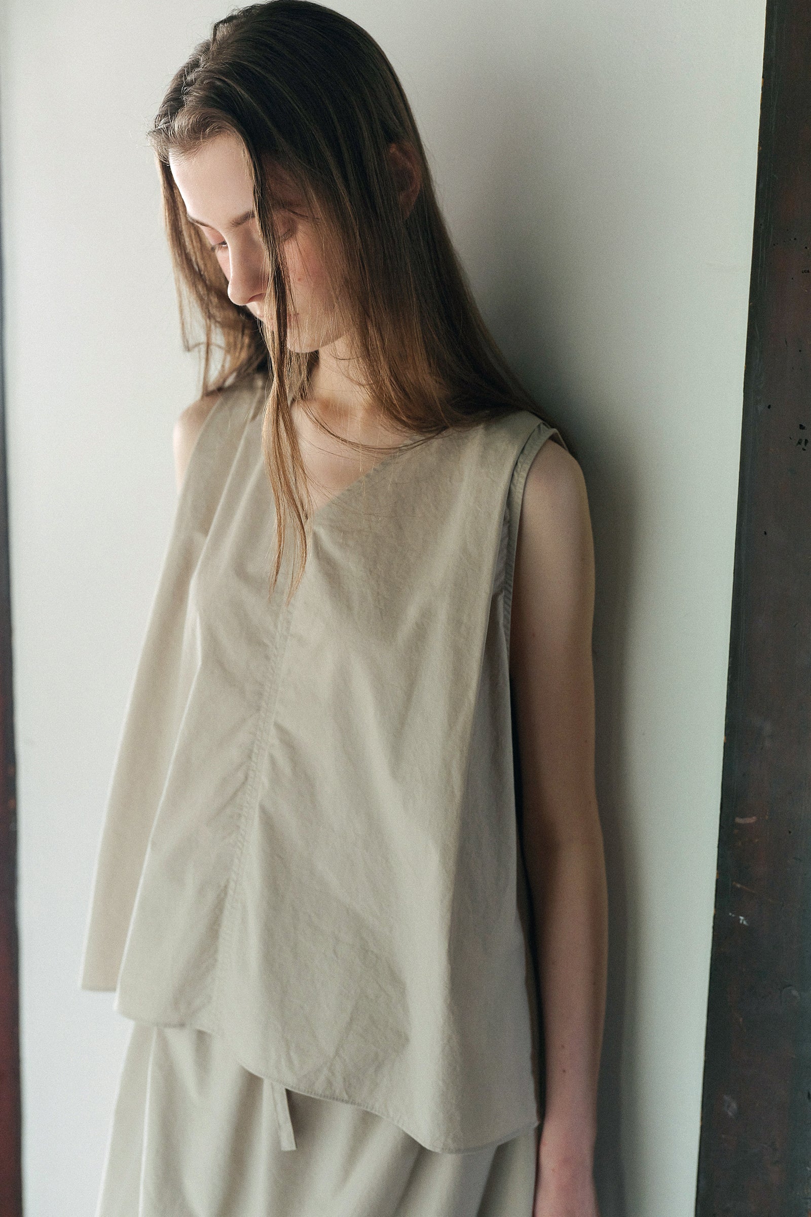 ROYCE SLEEVELESS_MOKA