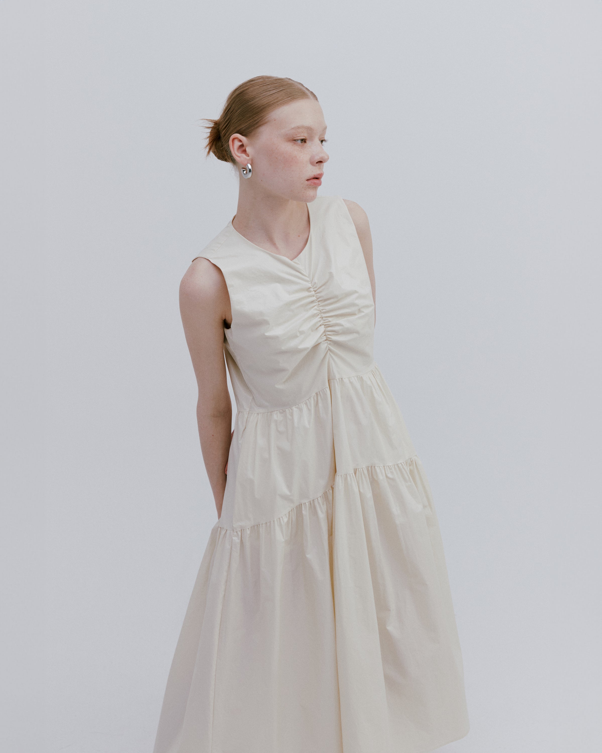 ROBE BRILLANTE SANS MANCHES_IVOIRE
