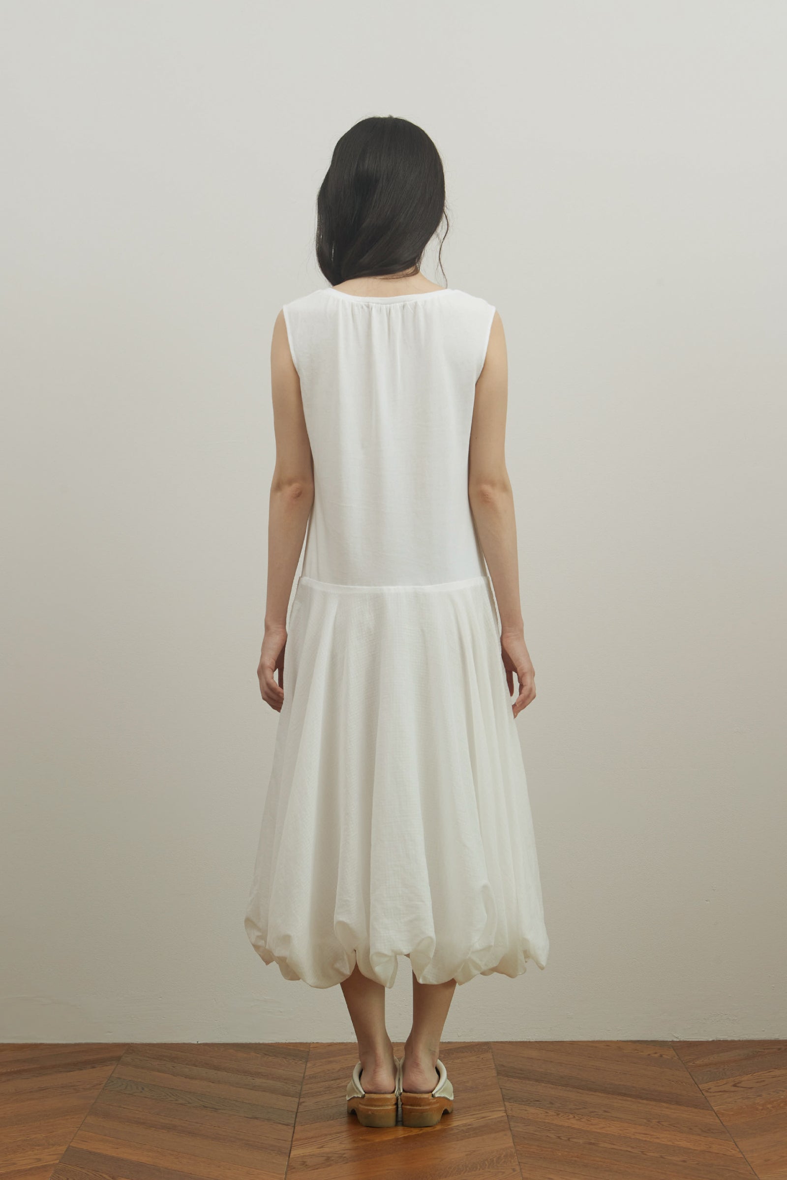SHIRRED V-NECK VOLUME DRESS_WHITE