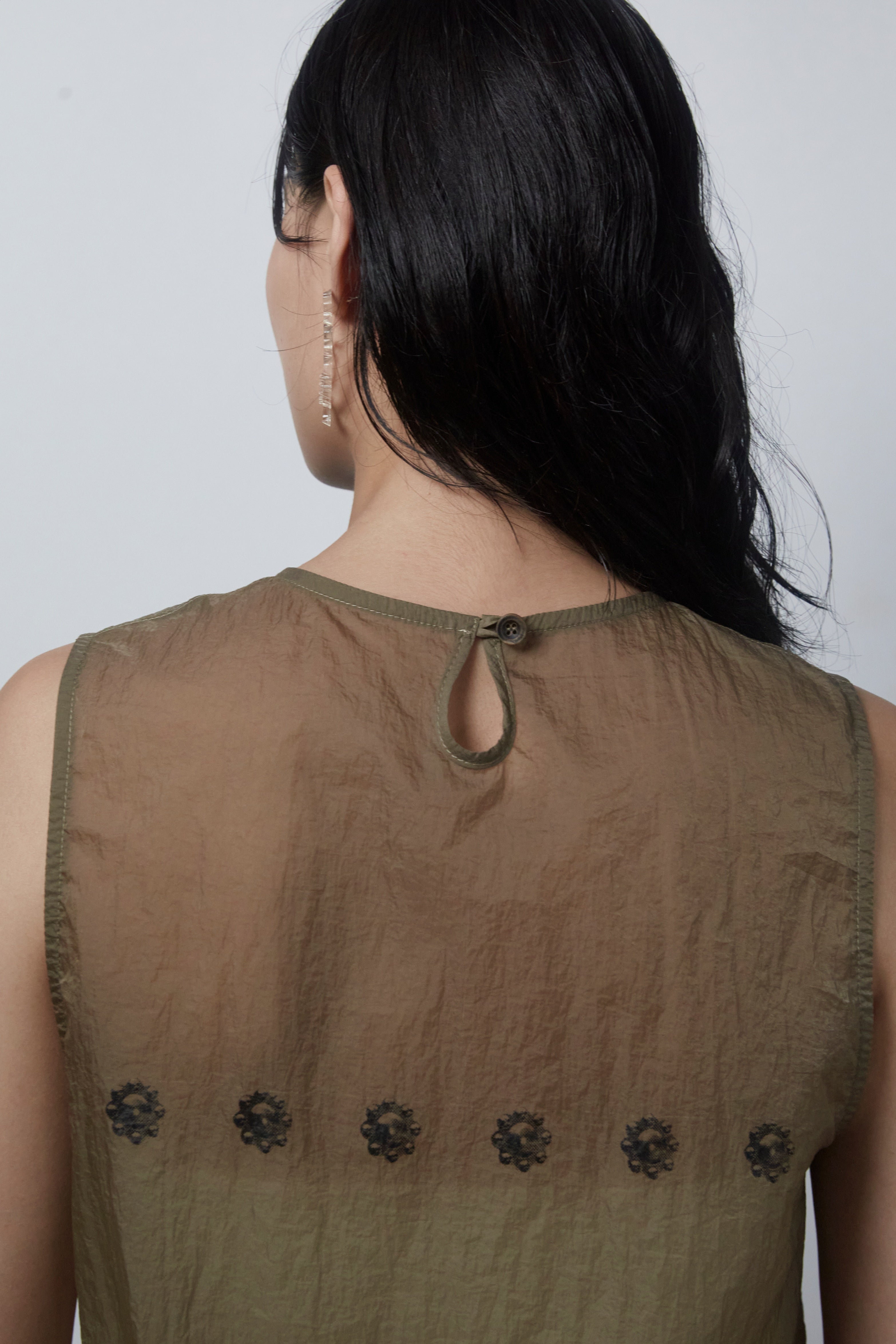 KOREAN DOOR SLEEVELESS TOP_BROWN GRAY