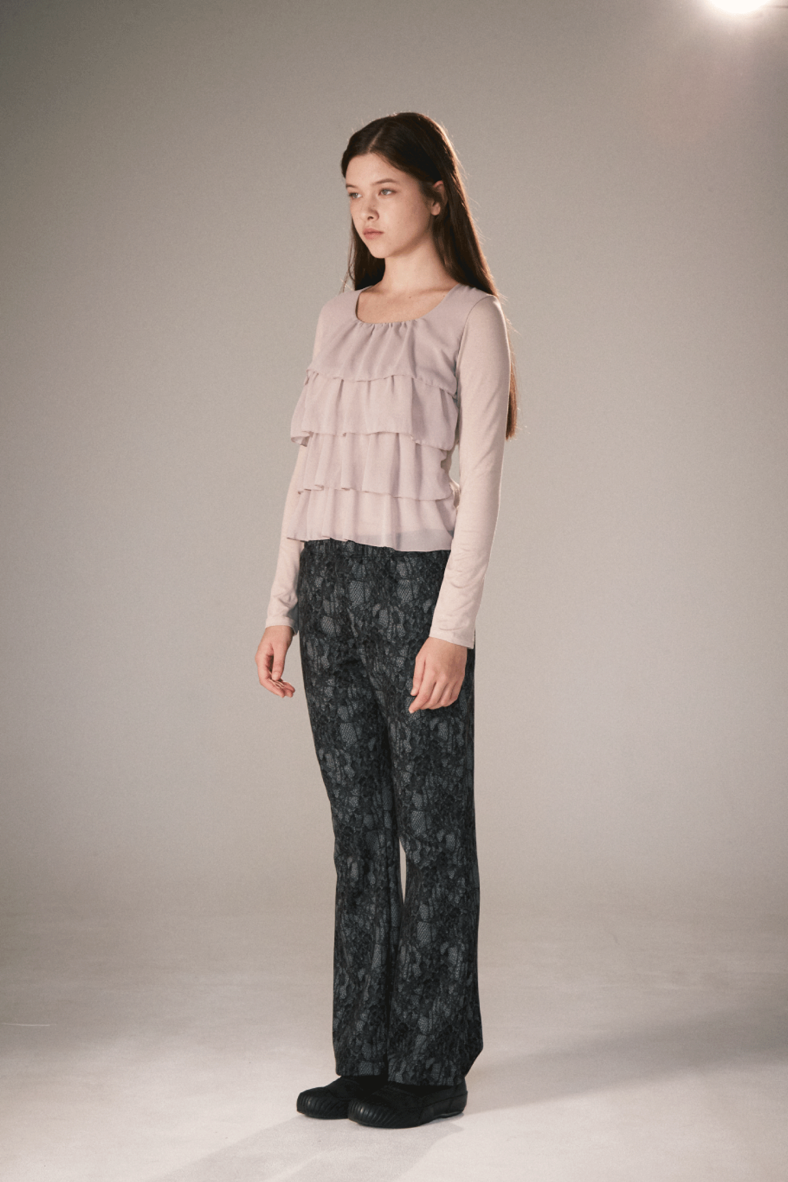 PANTALON BOOTCUT IMPRIMÉ EN DENTELLE_NOIR