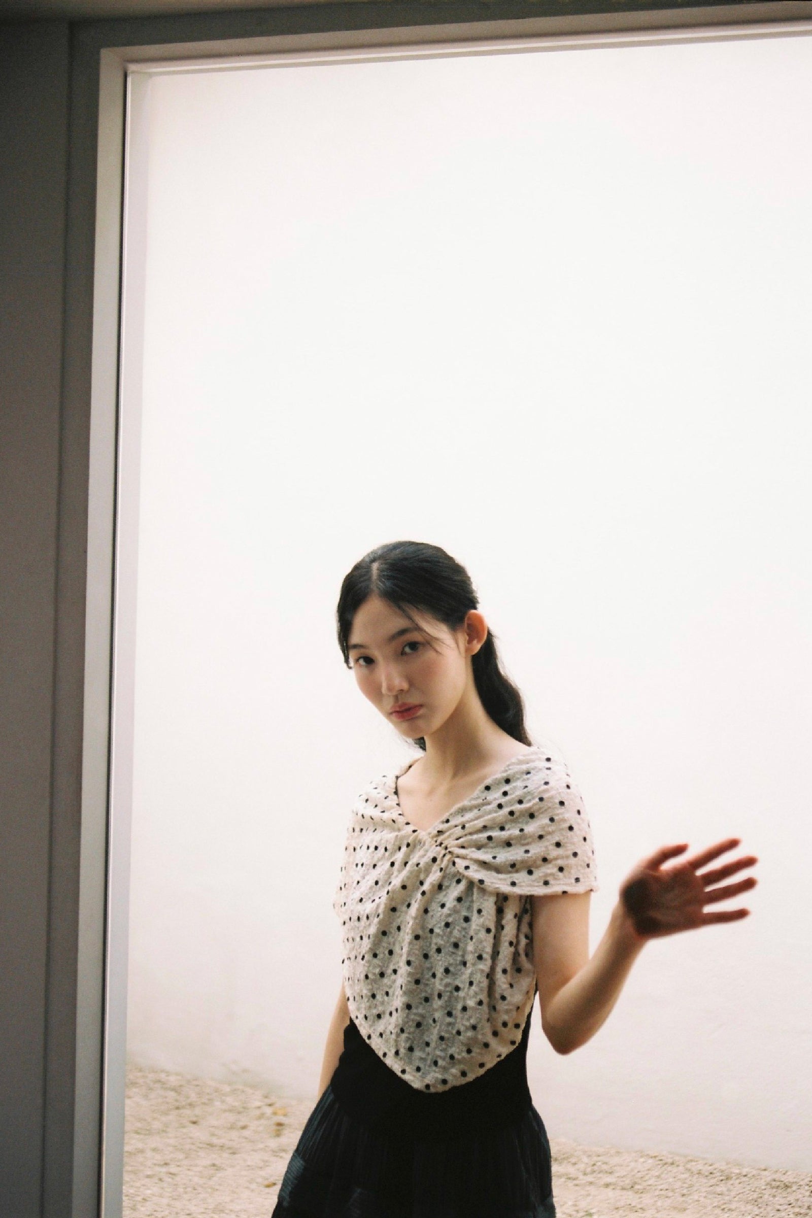 DOT DRAPE SLEEVELESS_BEIGE