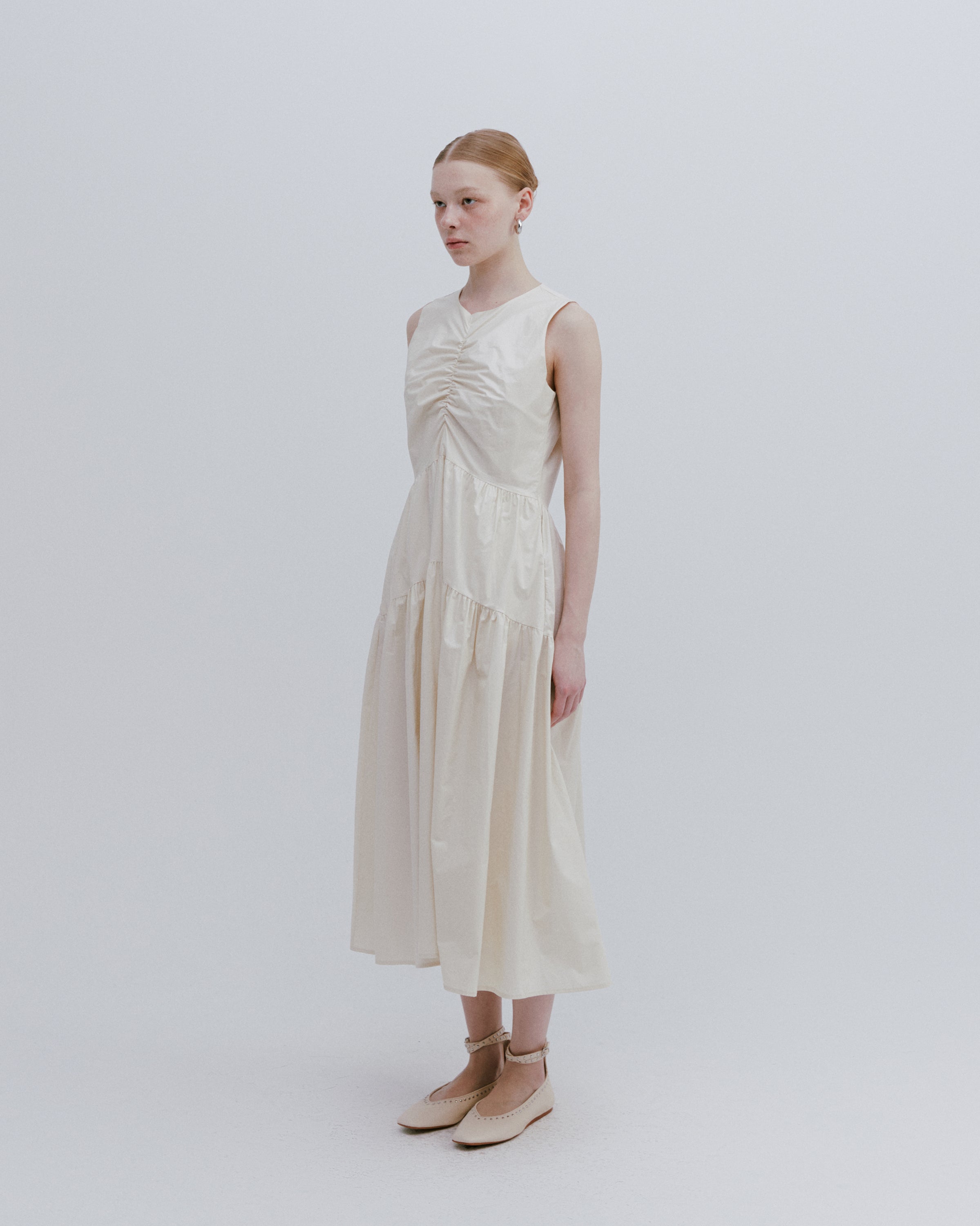 ROBE BRILLANTE SANS MANCHES_IVOIRE
