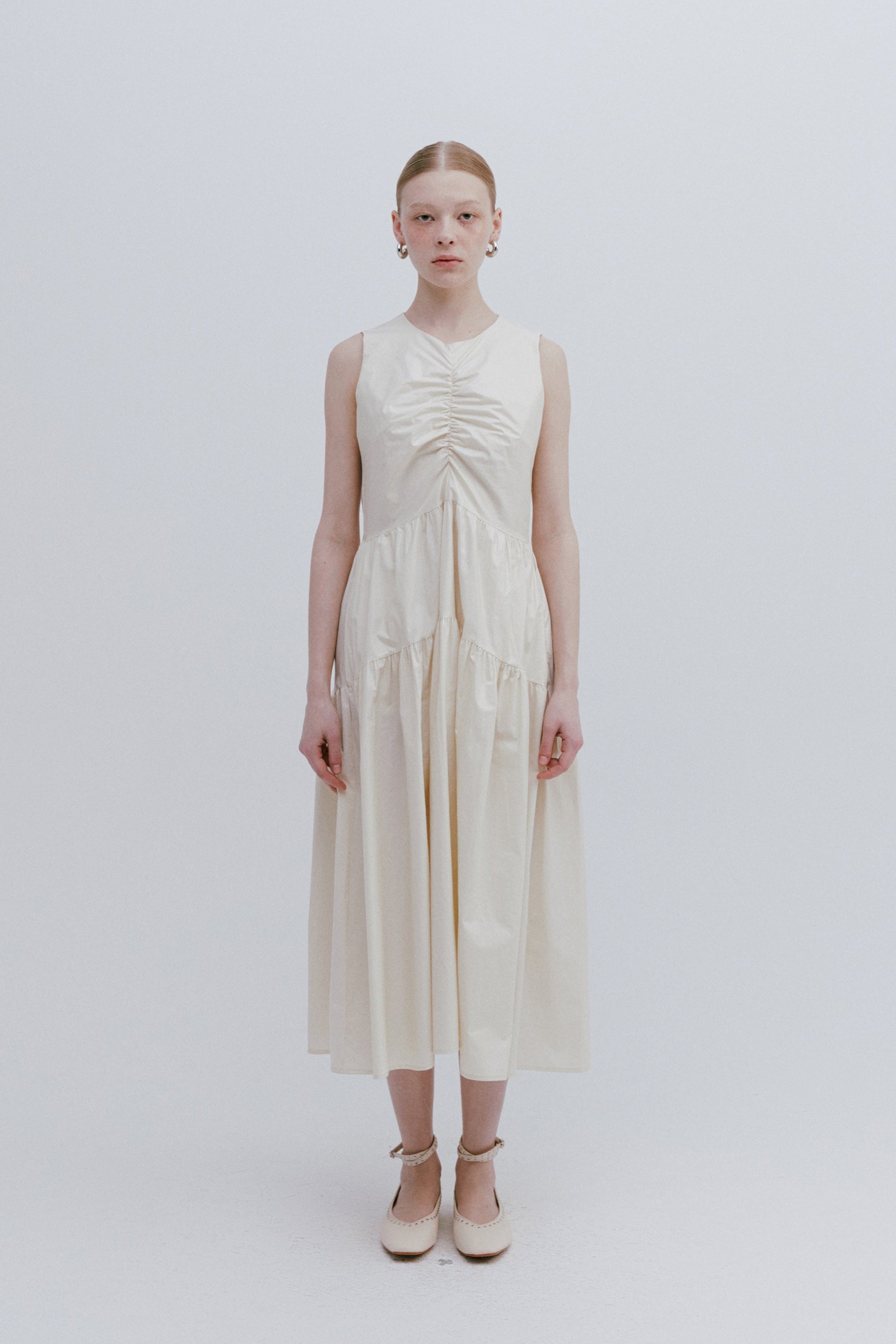 ROBE BRILLANTE SANS MANCHES_IVOIRE