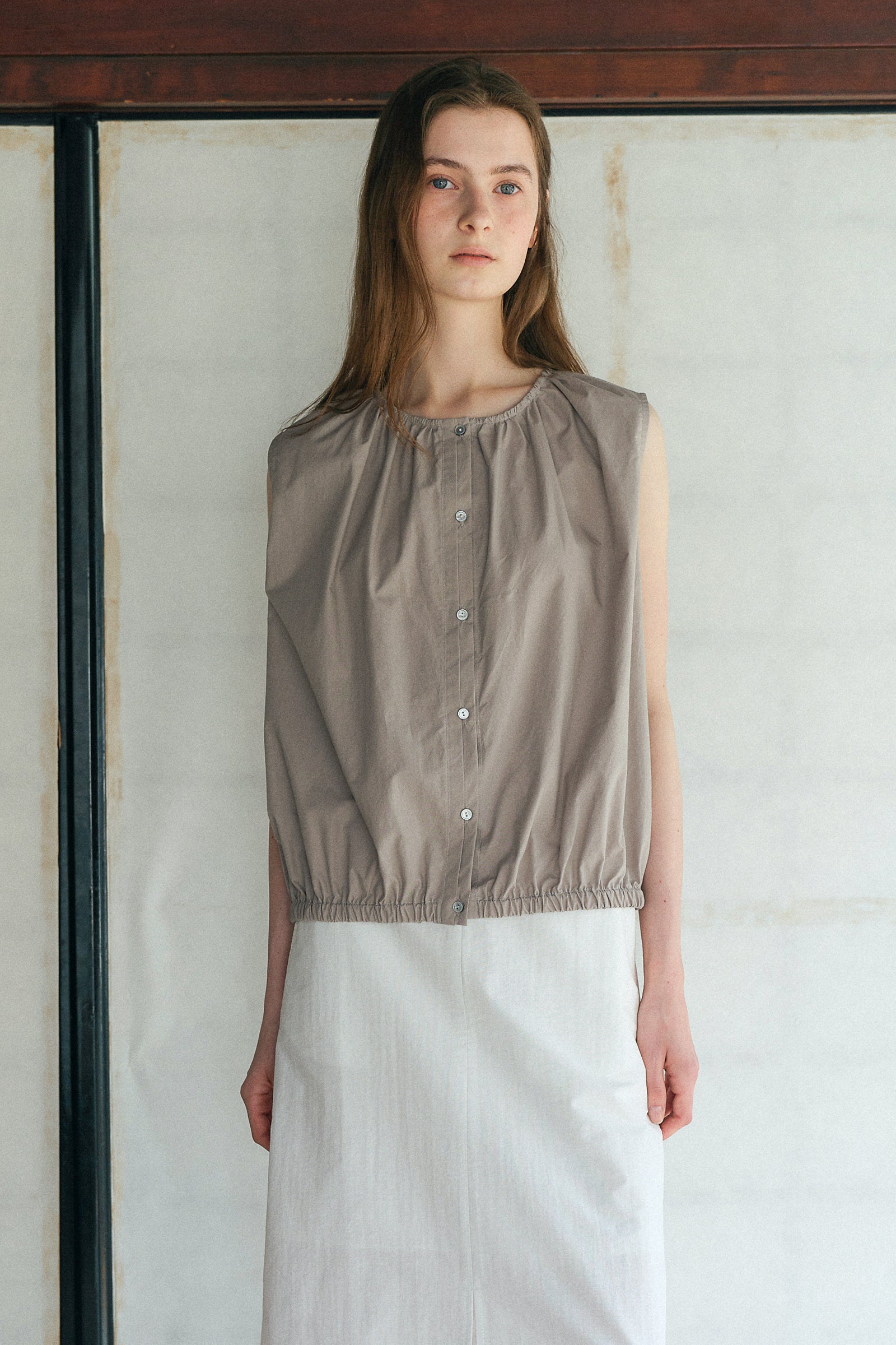 ZOEY SHIRRING SLEEVELESS_MOKA