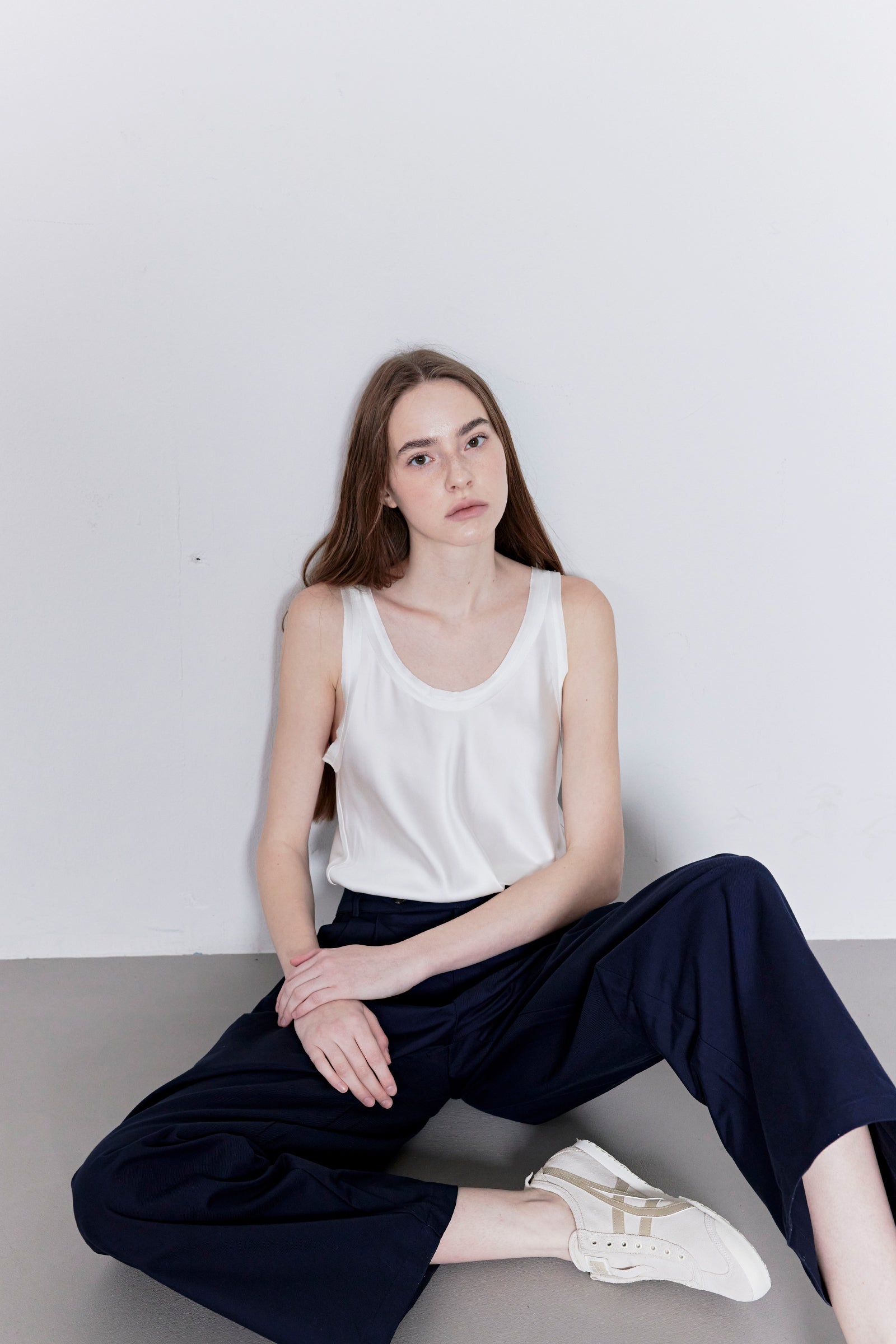 SATIN SLEEVELESS TOP_BLANC