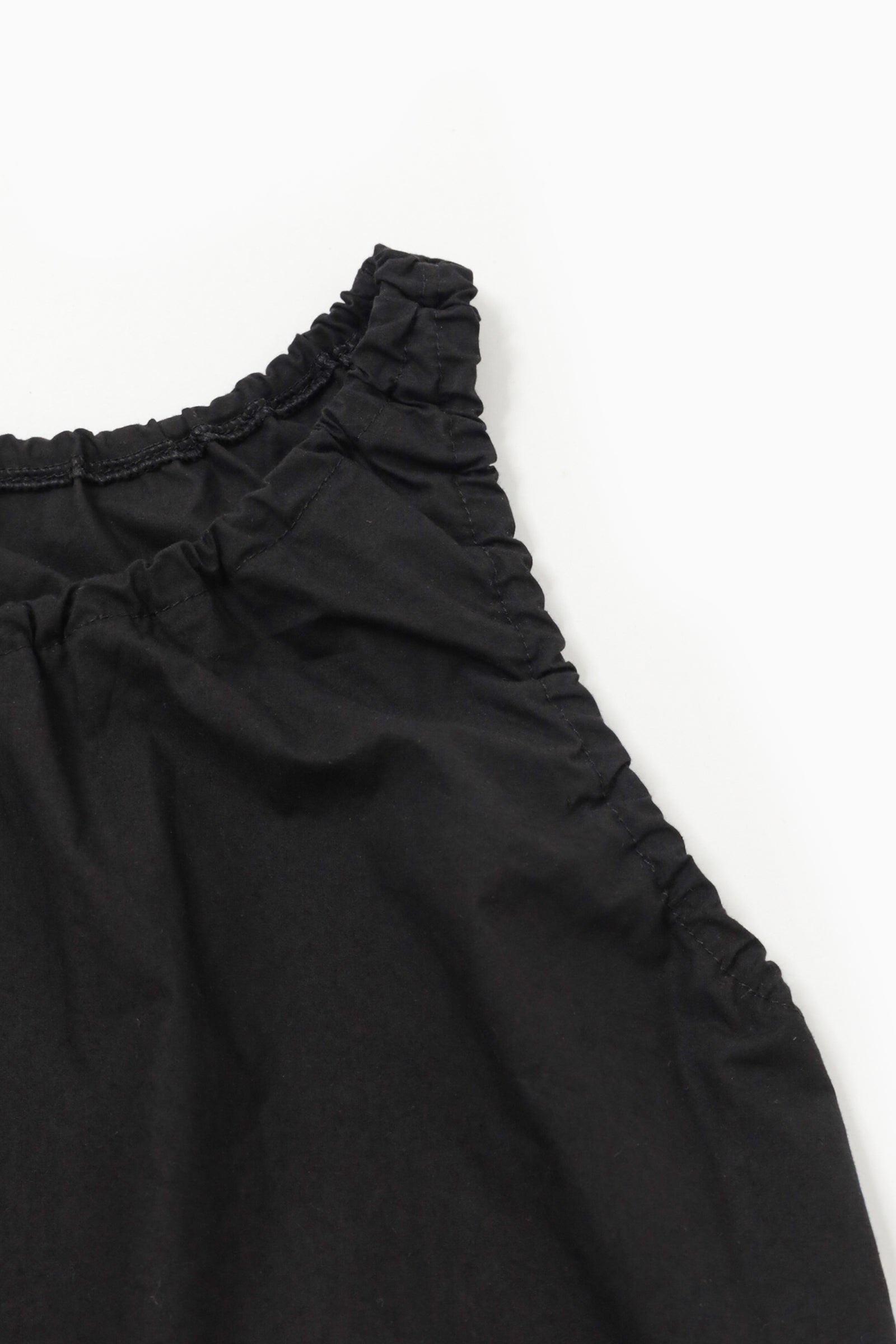 NINA SHIRRING SLEEVELESS_BLACK
