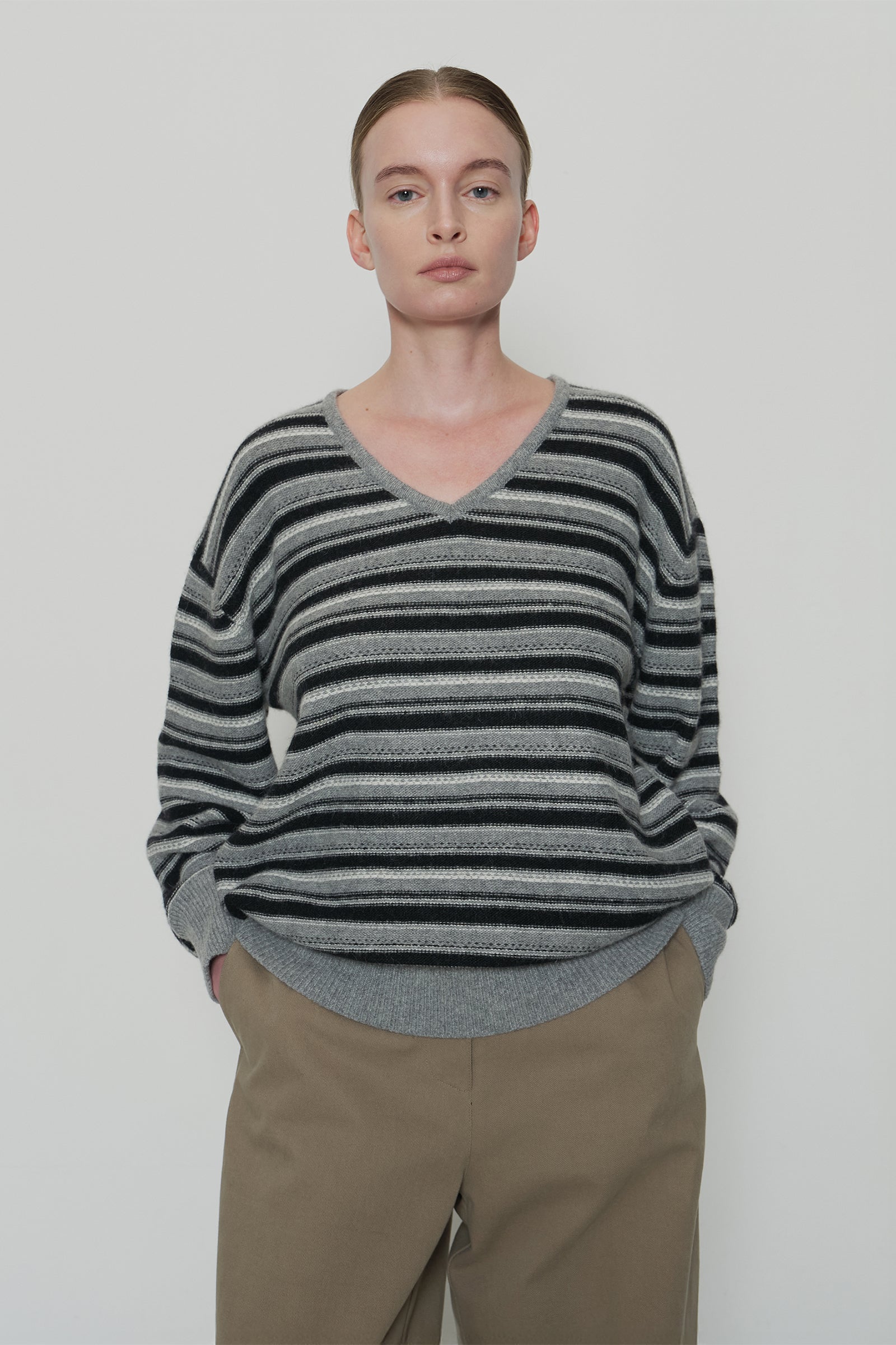 OSCAR STRIPE V-NECK KNIT_BLACK