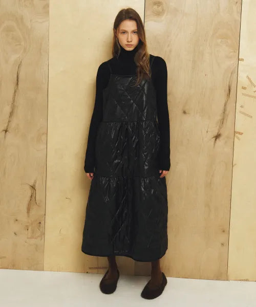 GLOSSY QUILTING BACK OPEN DRESS_BLACK