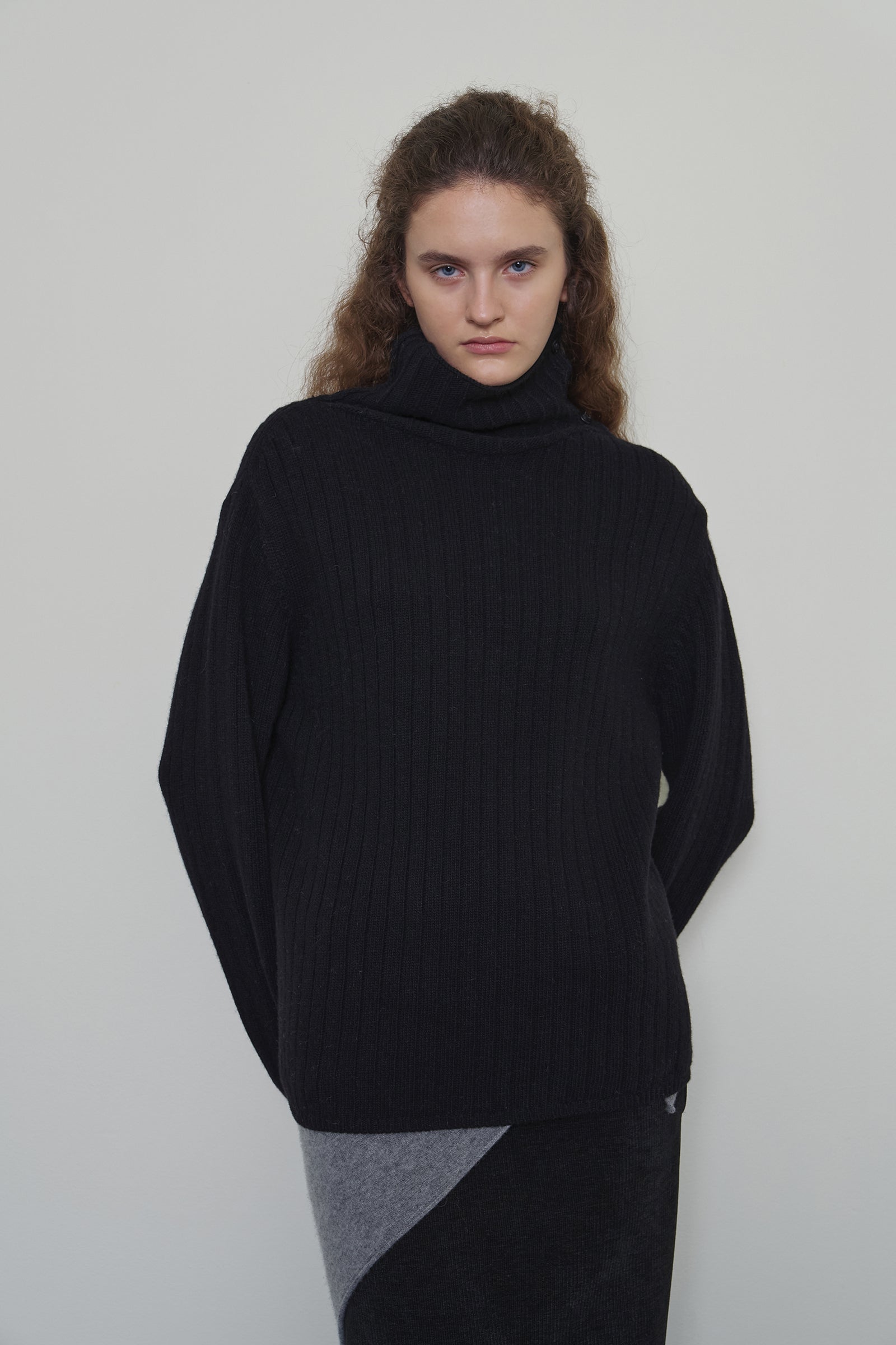BUTTON TURTLENECK WOOL KNIT_BLACK