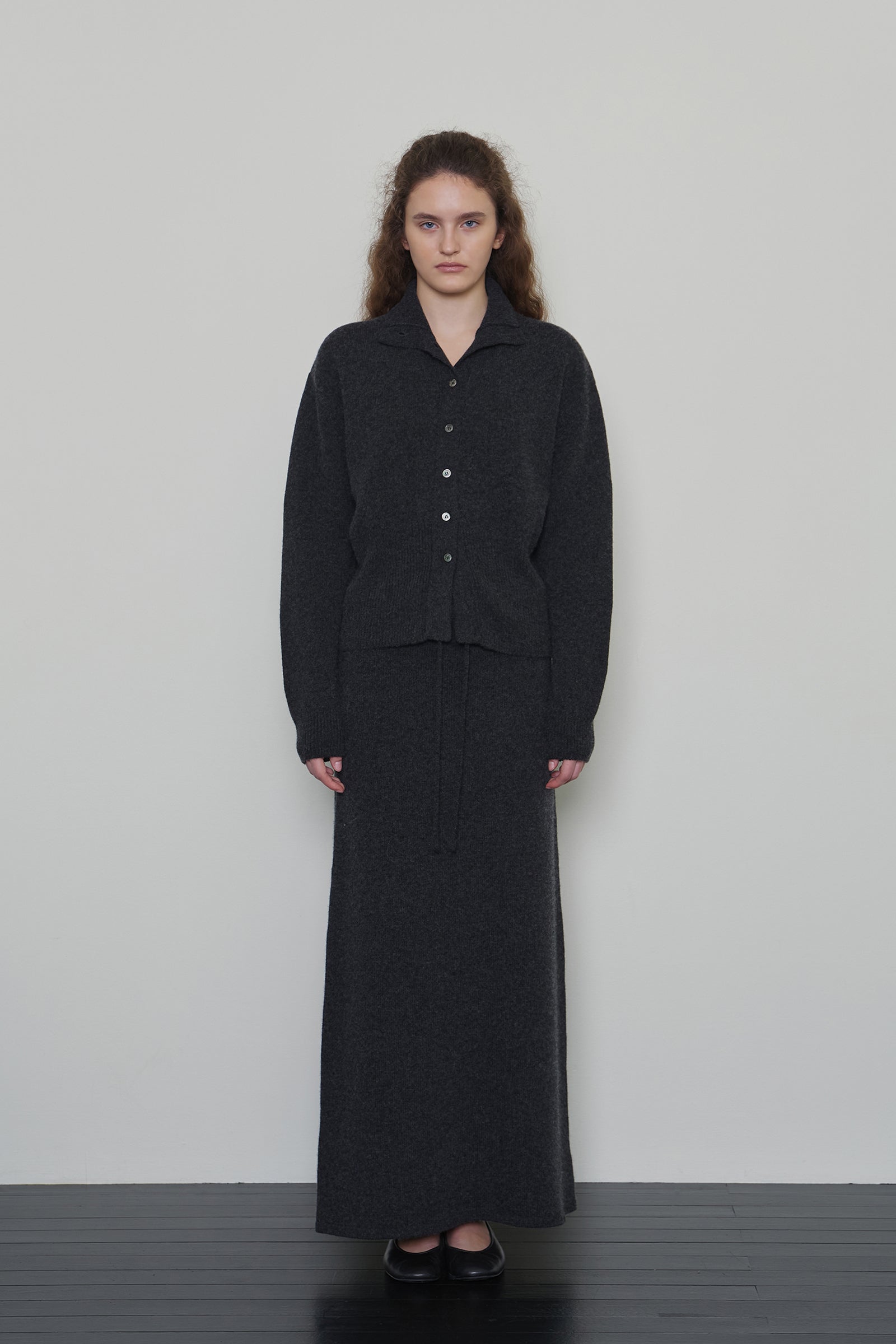 DAS WOOL HIGH NECK CARDIGAN_CHARCOAL