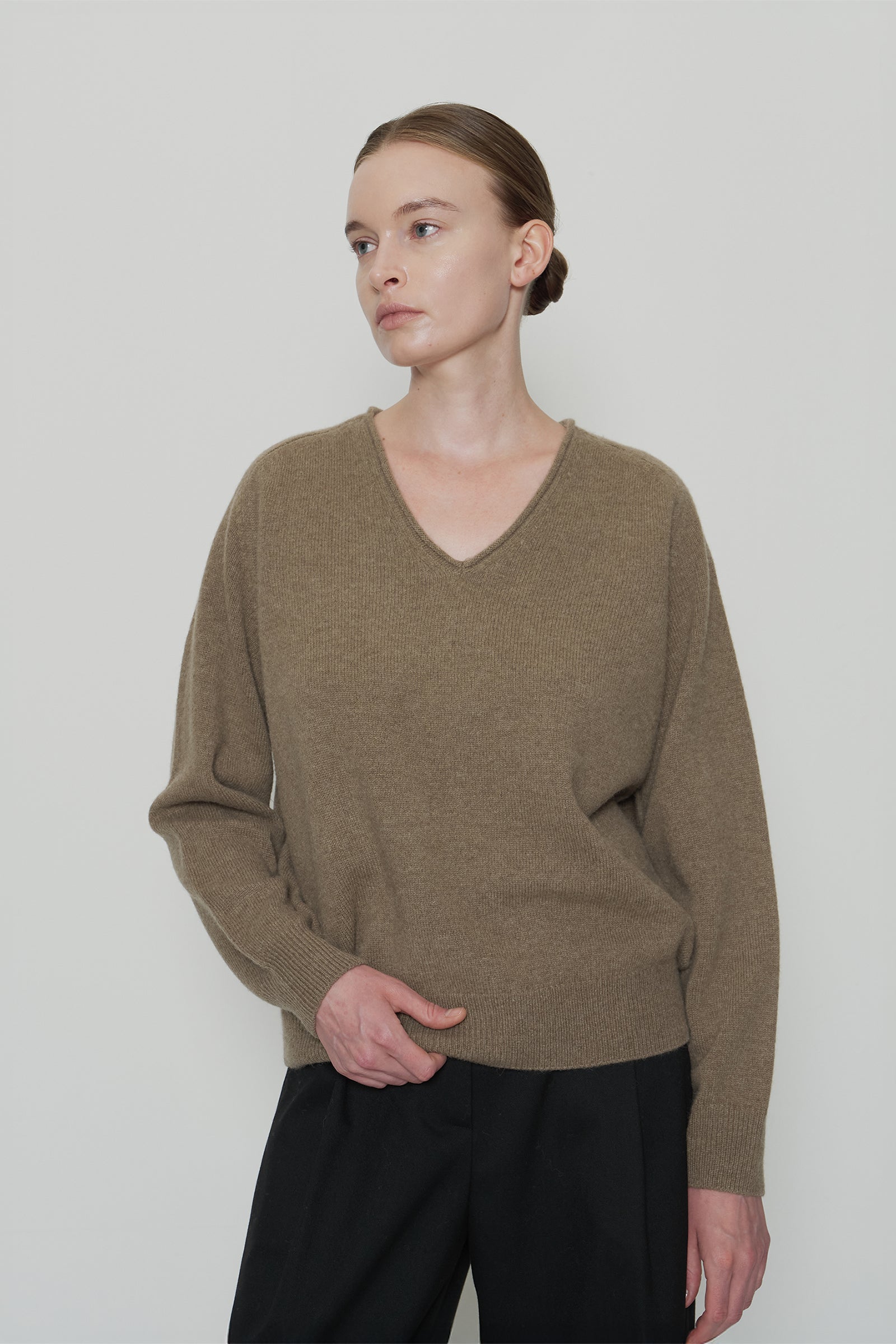 EDIN V-NECK ALPACA KNIT_BROWN