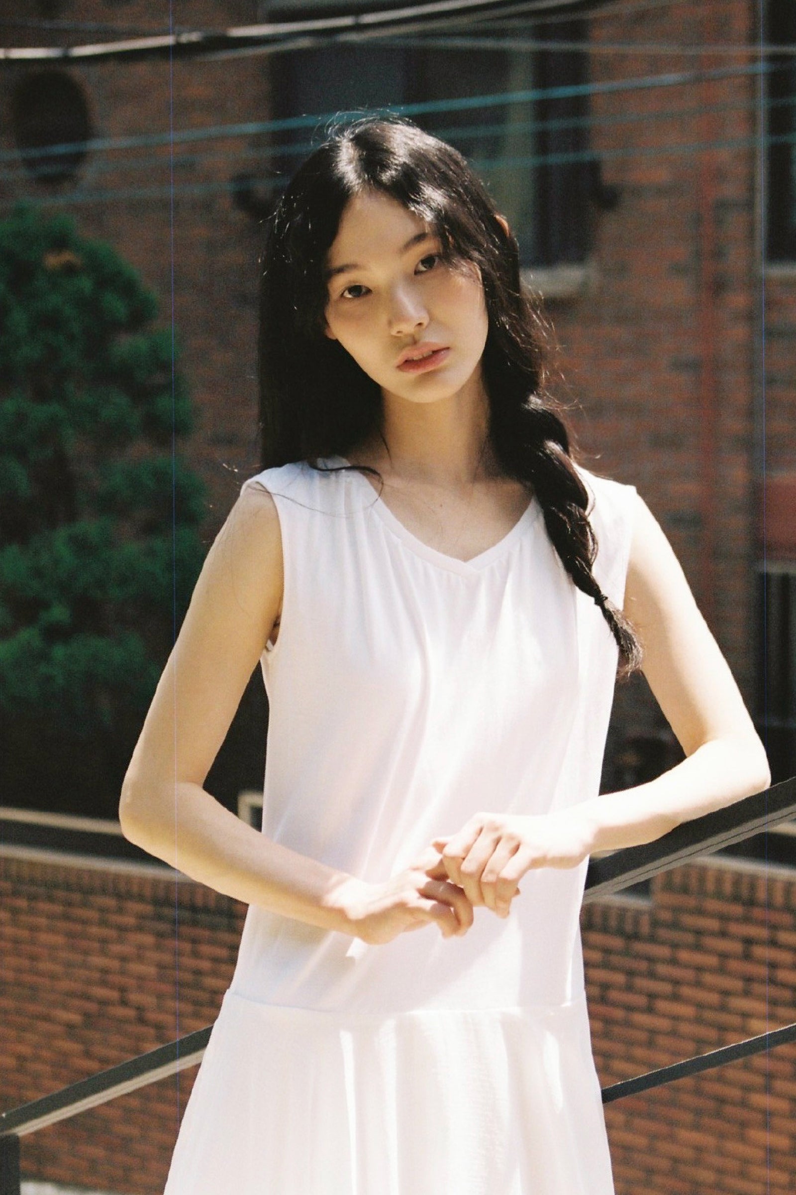 SHIRRED V-NECK VOLUME DRESS_WHITE