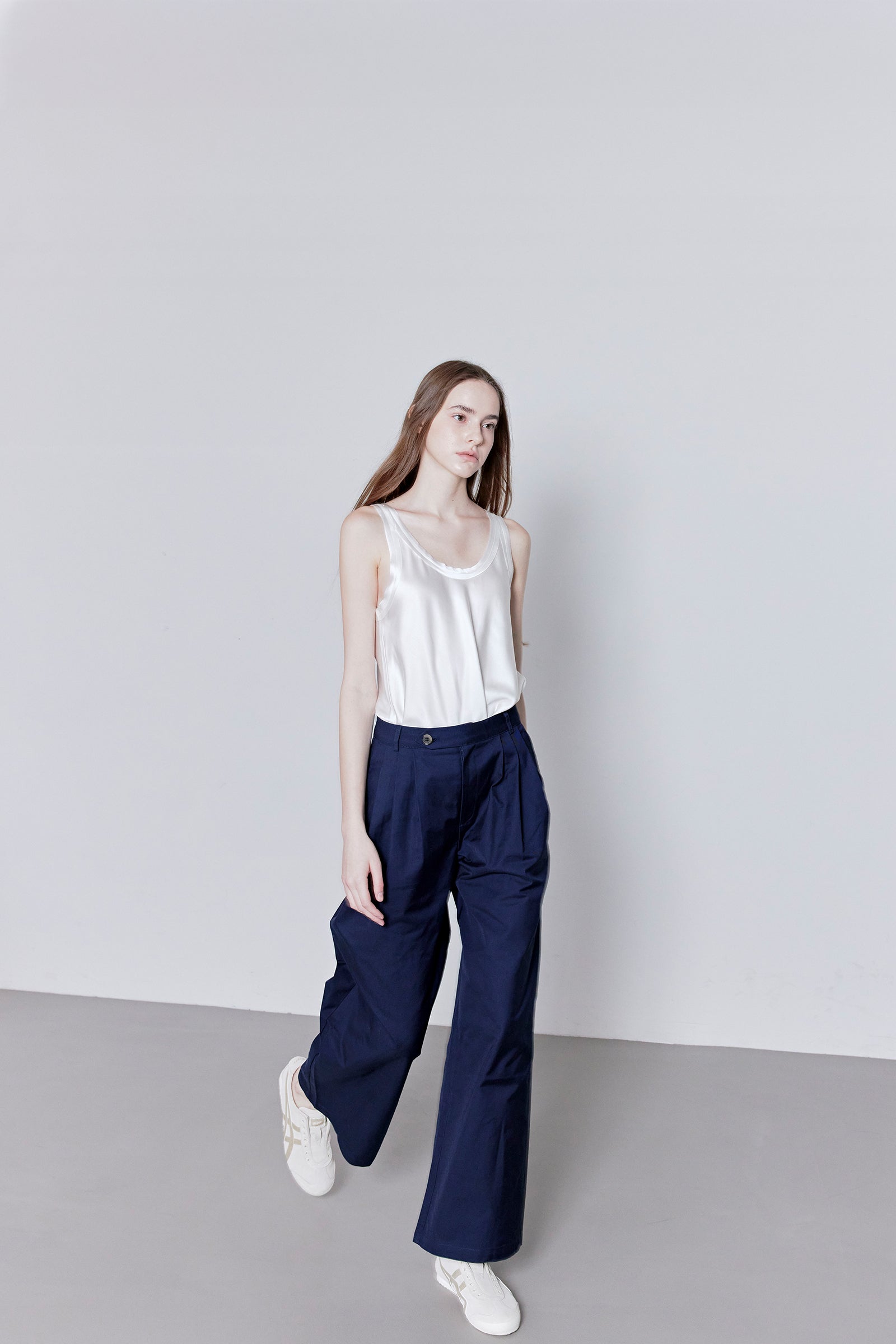 SATIN SLEEVELESS TOP_BLANC