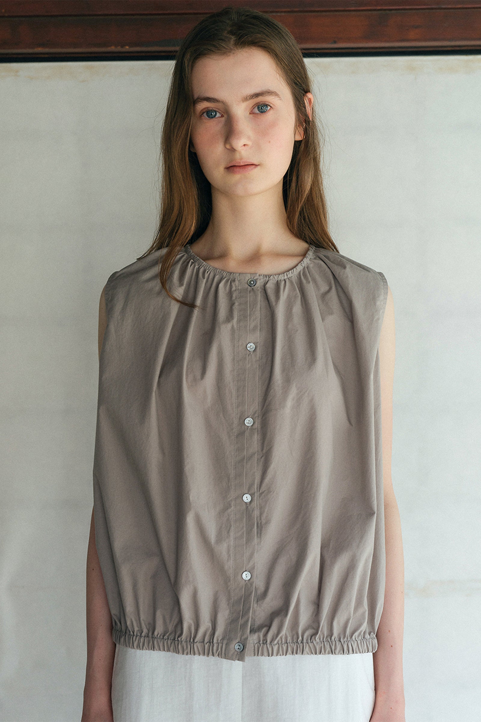 ZOEY SHIRRING SLEEVELESS_MOKA