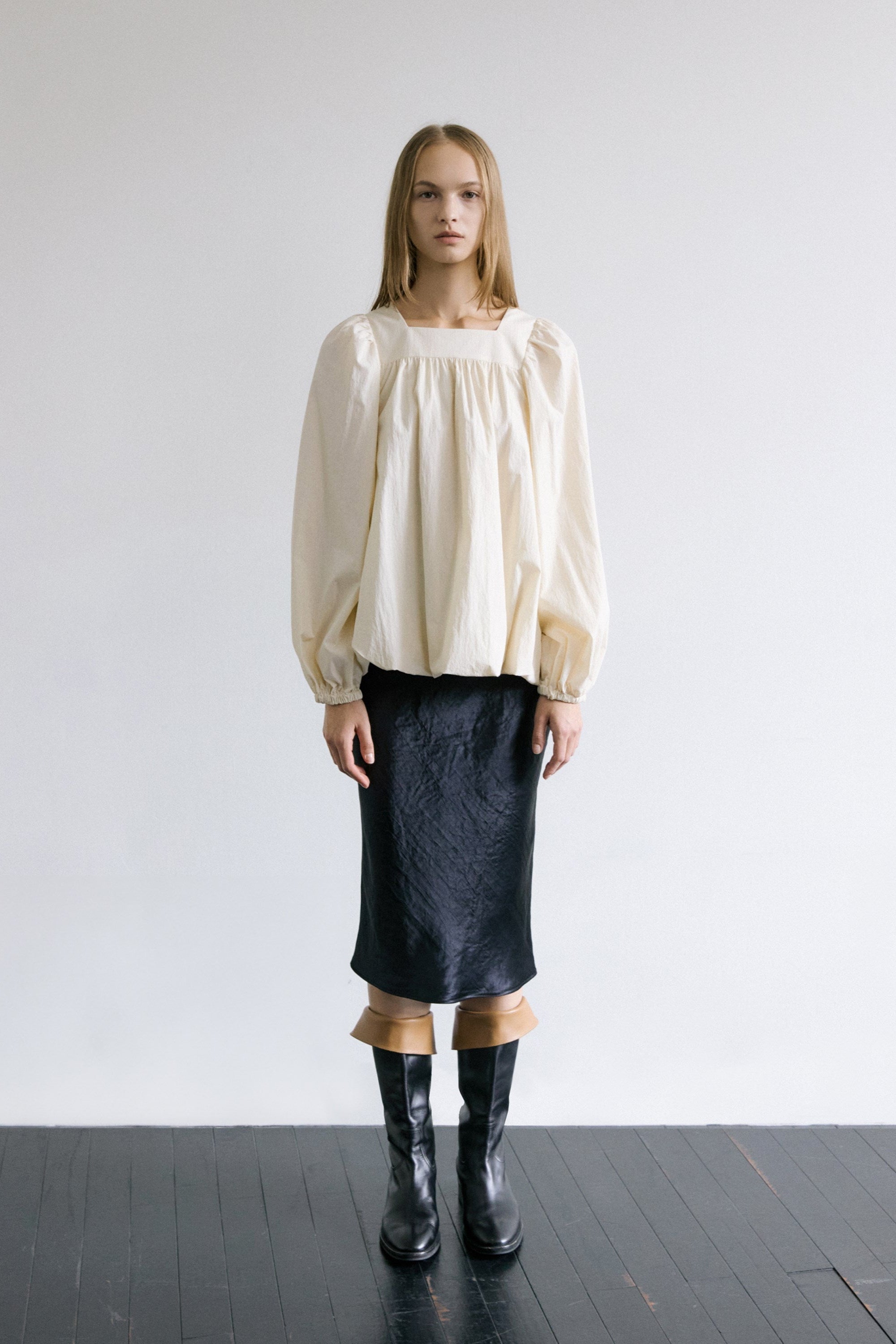 SQUARE NECK BALLOON BLOUSE_BEIGE