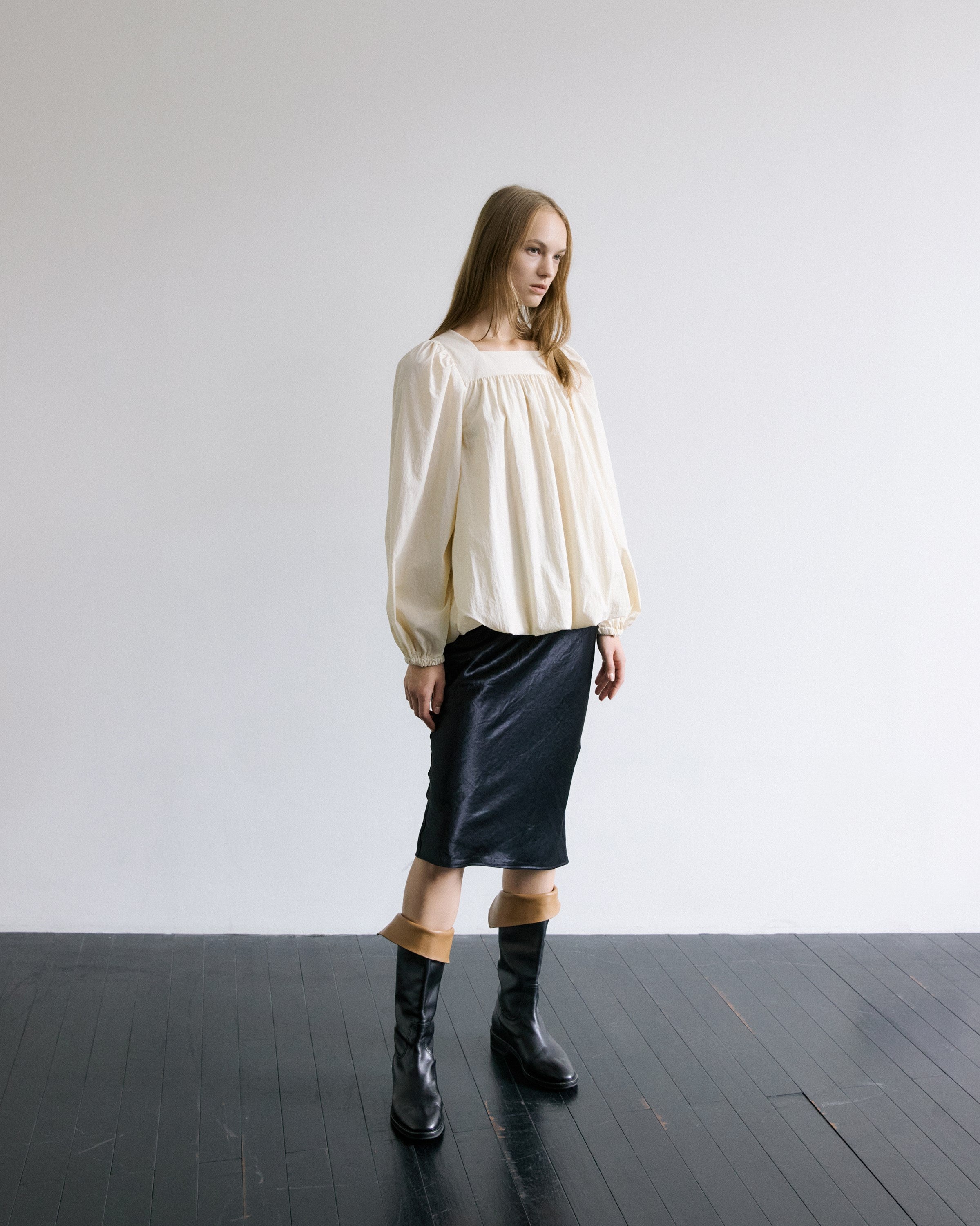 SQUARE NECK BALLOON BLOUSE_BEIGE