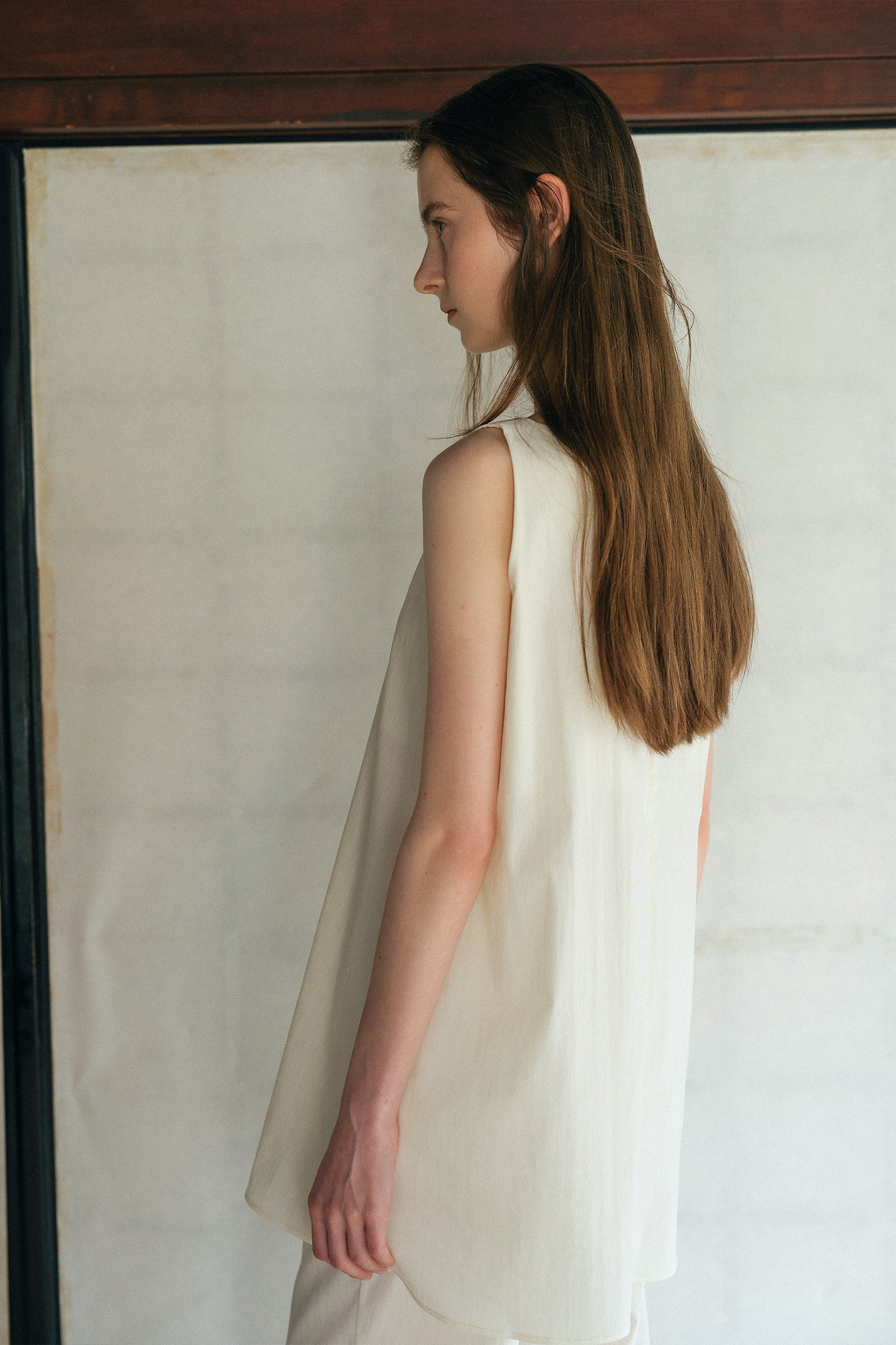 MUSE SLEEVELESS_CREAM