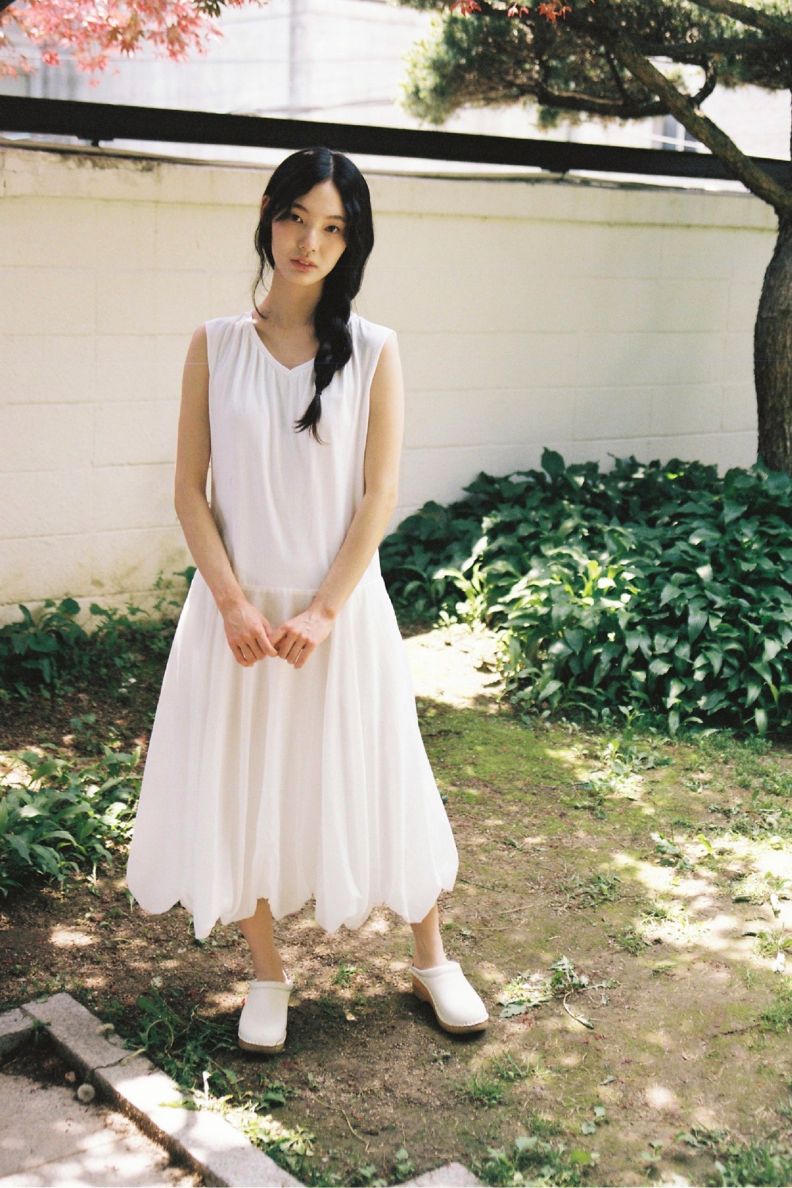 SHIRRED V-NECK VOLUME DRESS_WHITE