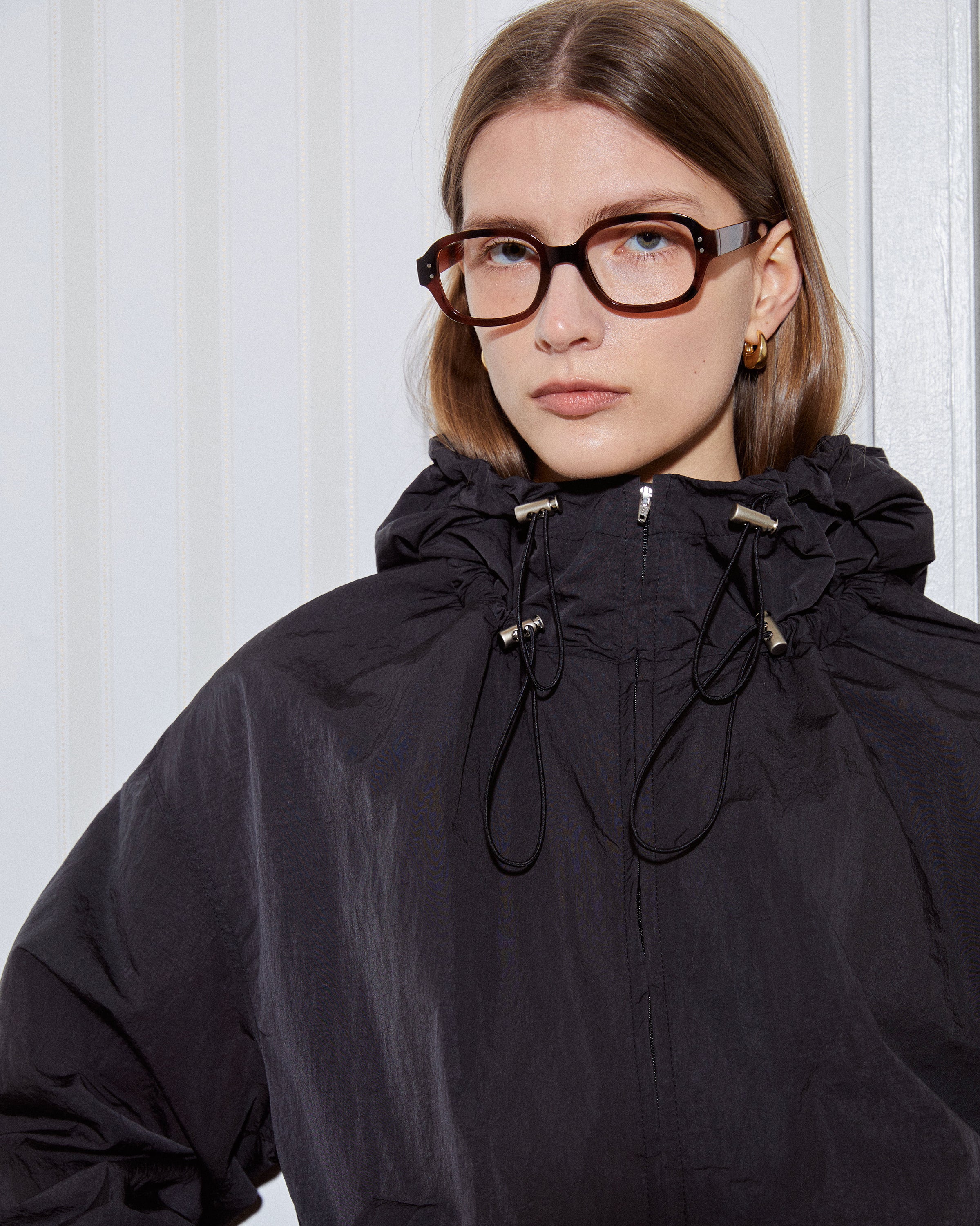 SHIRRING HOODED WINDBREAKER_BLACK