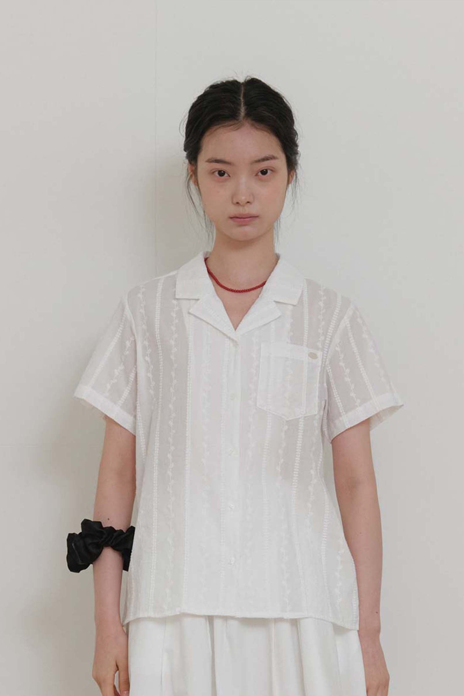 CHEMISE EN DENTELLE OLIVE_BLANC