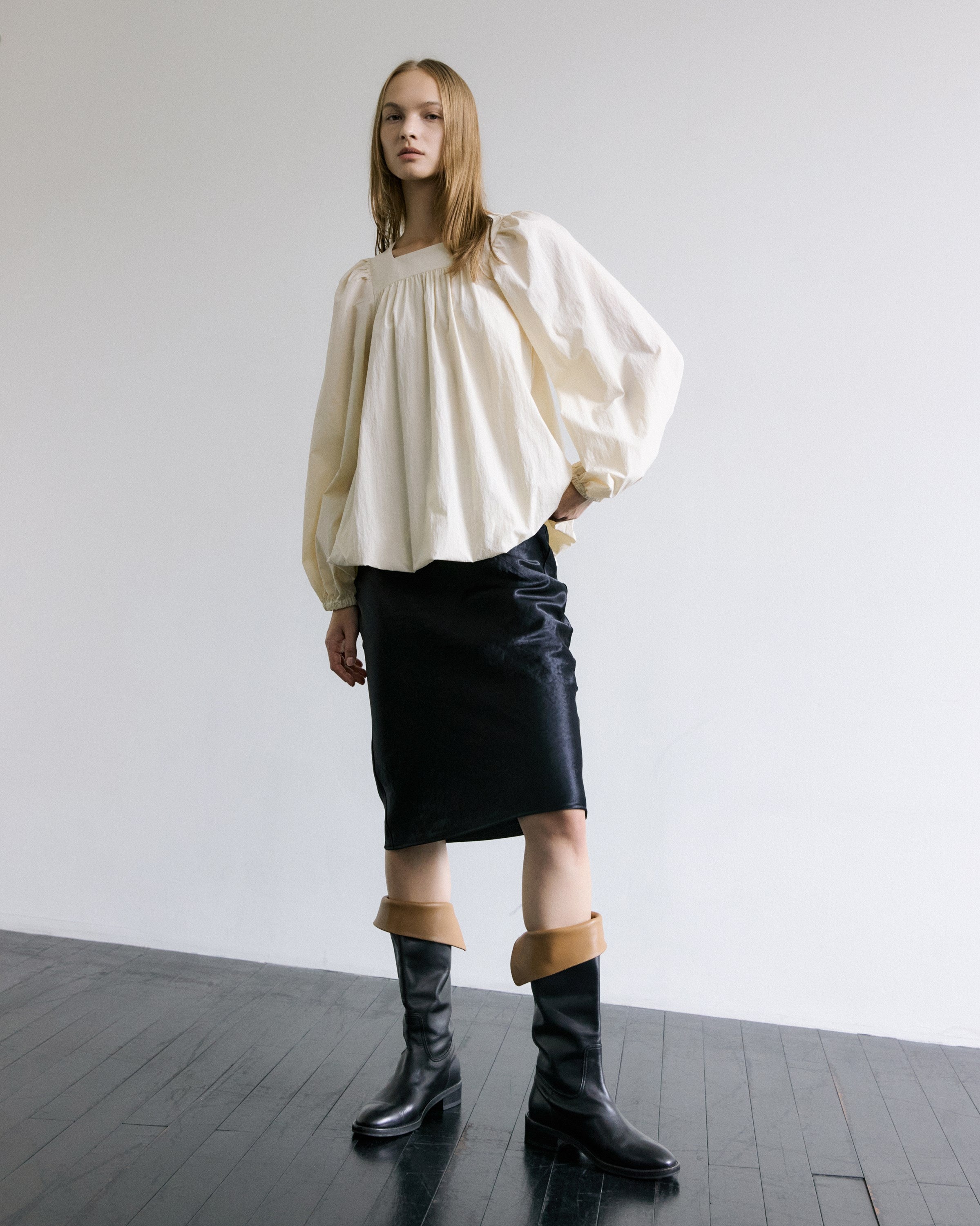 SQUARE NECK BALLOON BLOUSE_BEIGE
