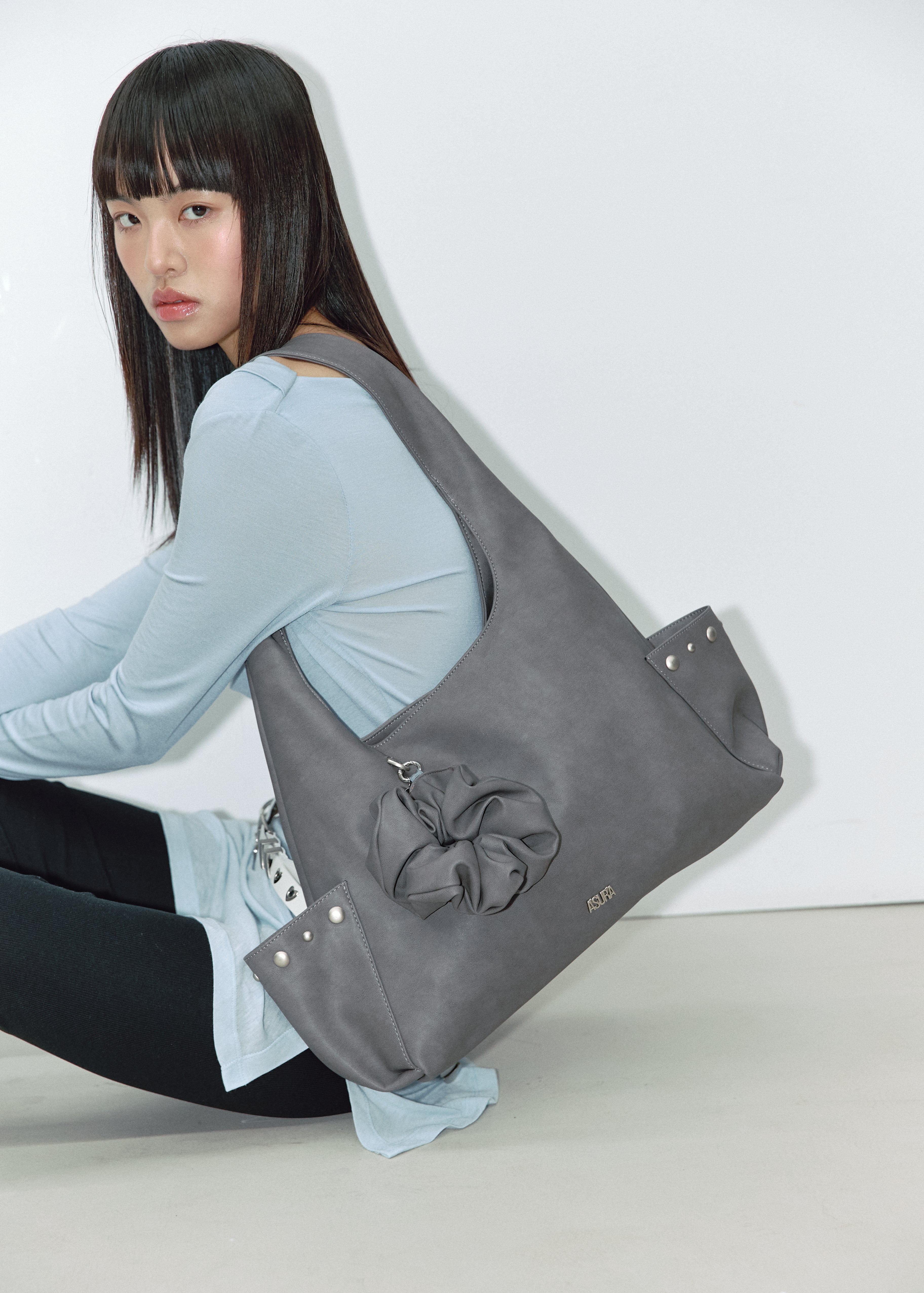 LEATHER KEYRING SCRUNCH_GREY
