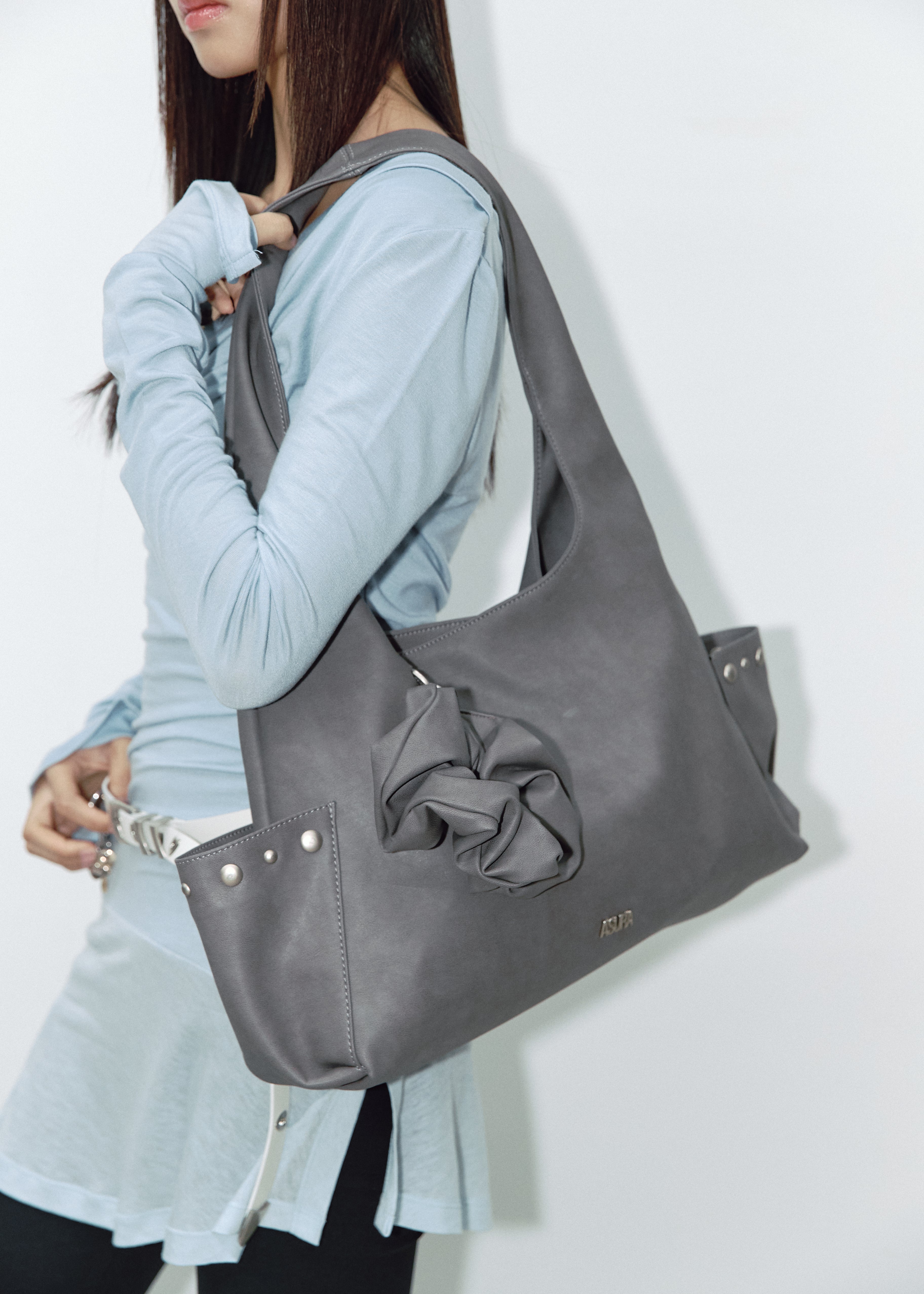 LEATHER KEYRING SCRUNCH_GREY