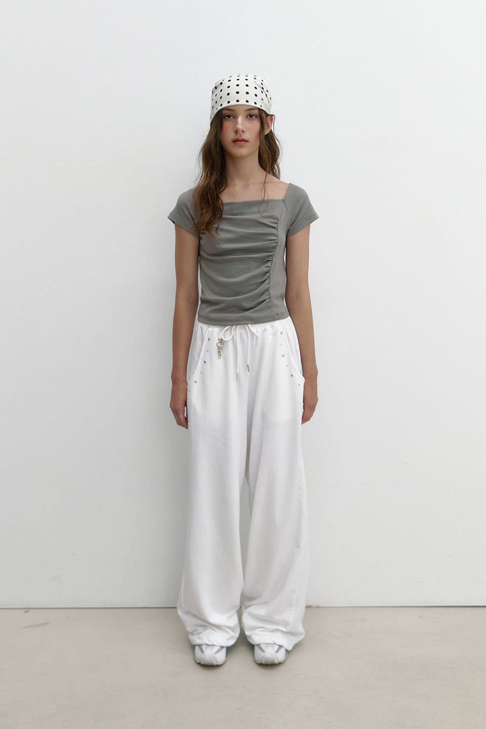 TEE-SHIRT FRONCÉ DOS-NU_GRIS